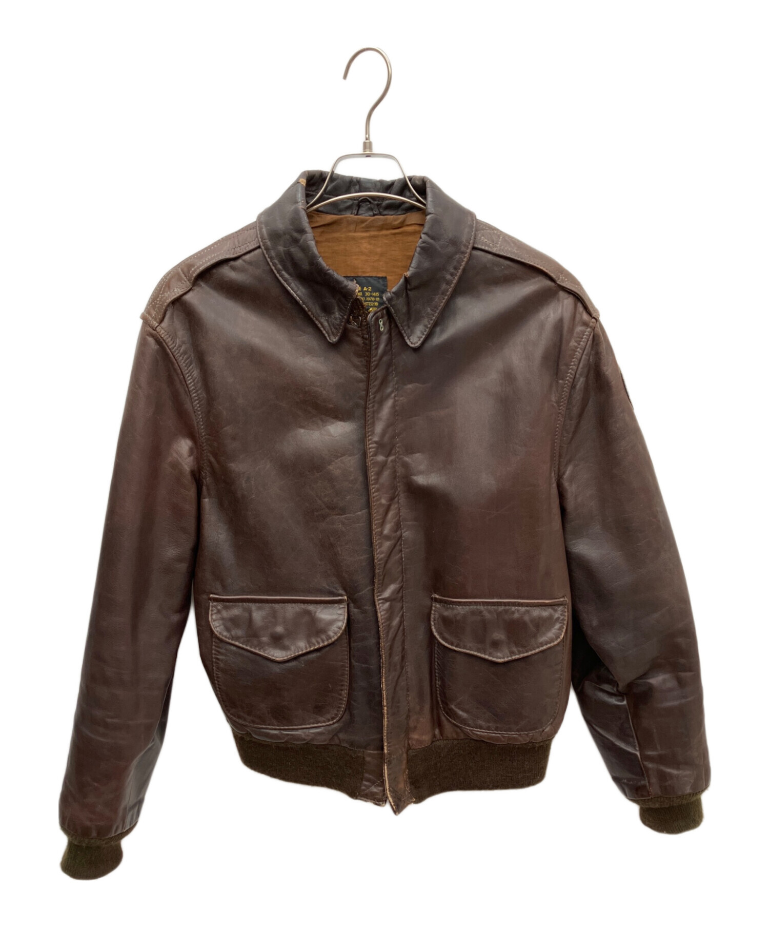 極美品AVIREX TYPE A-2 レザージャケット 42 古着 90s AVIREX Type A-2 豪華 ドローイング パッチ 本革