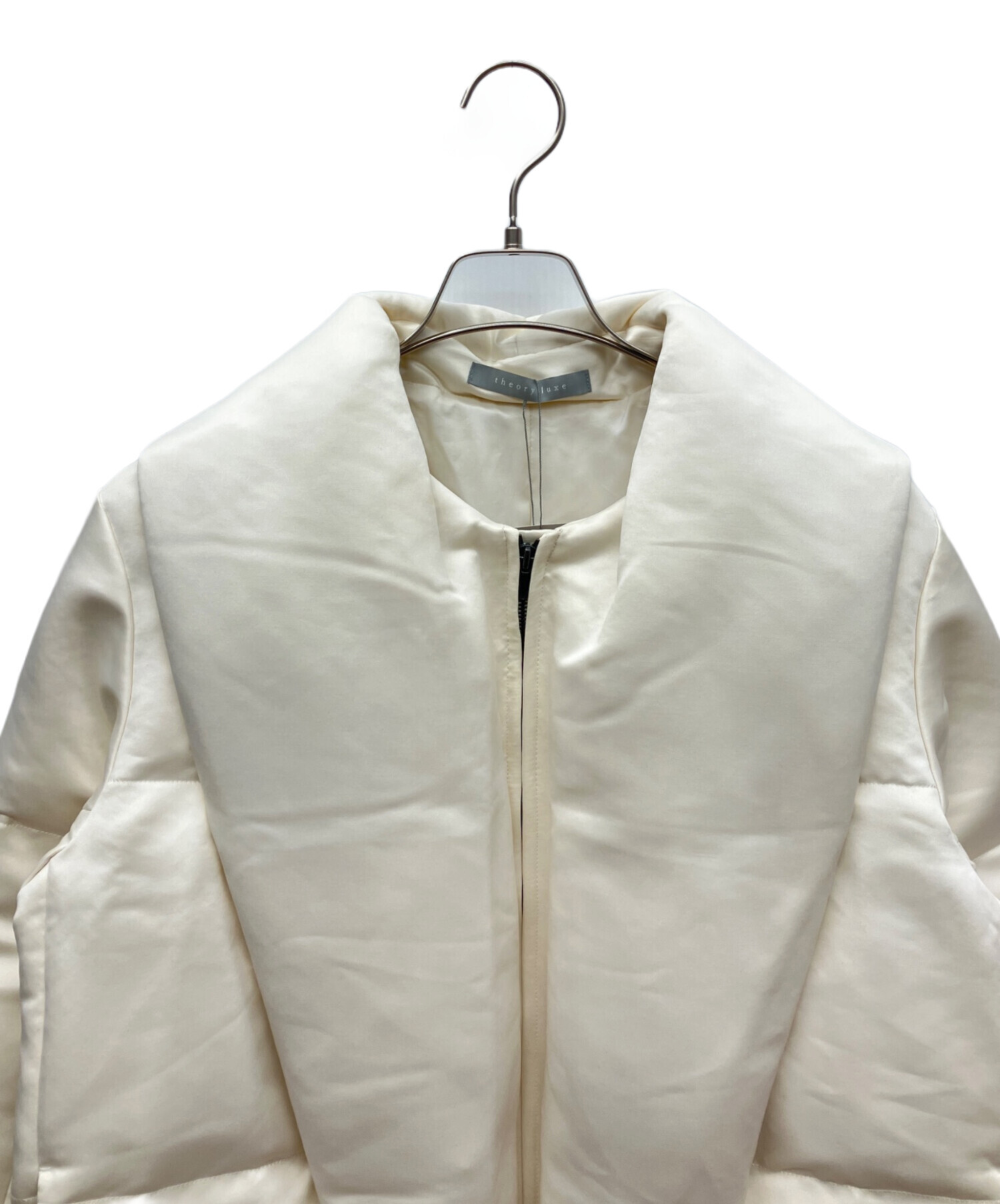 【未使用】theory luxe ホワイト ノーカラージャケット　38 Theory luxe ノーカラージャケット フック 36 オフホワイト 無地