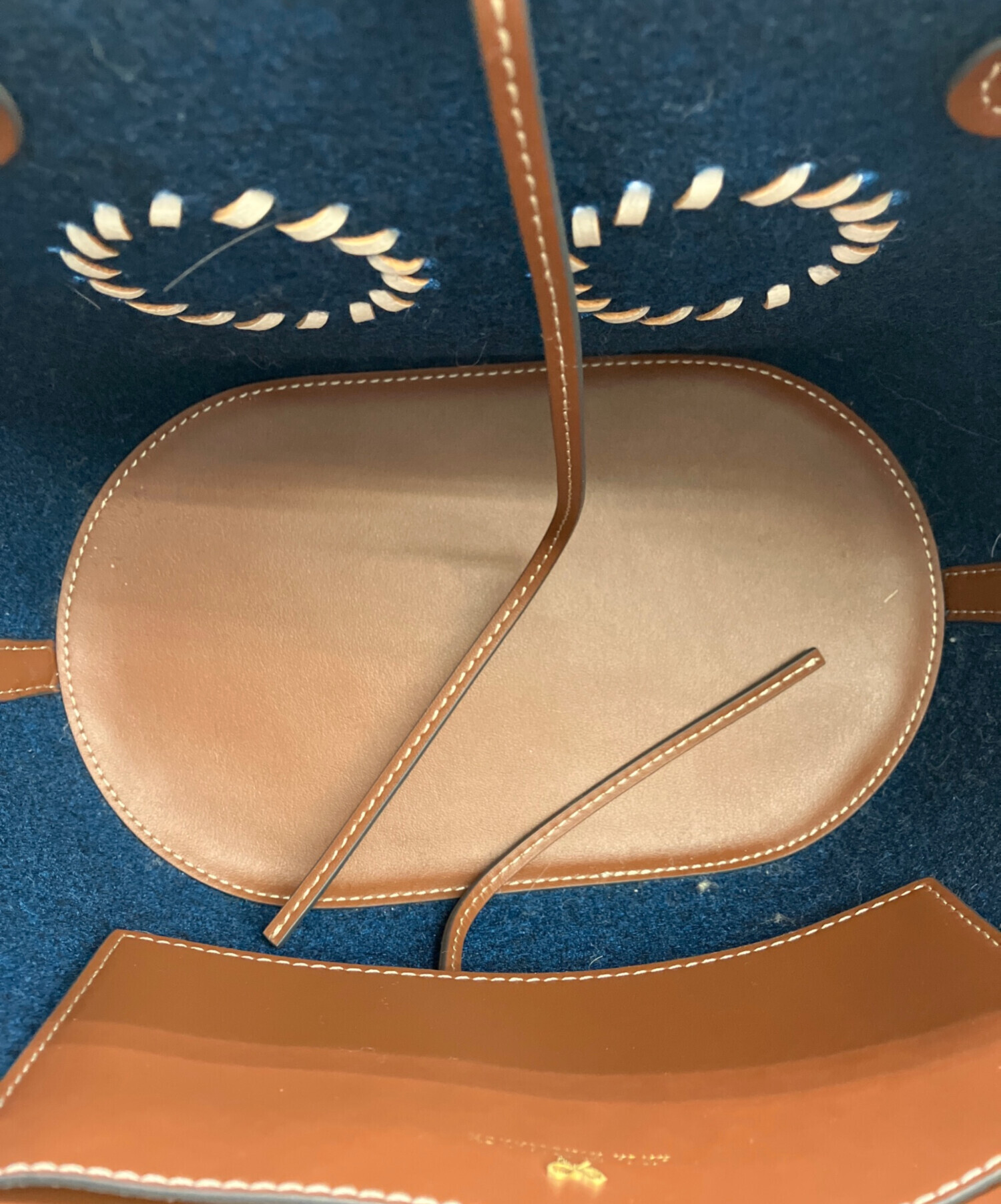 中古・古着通販】ANYA HINDMARCH (アニヤ・ハインドマーチ) フェルト