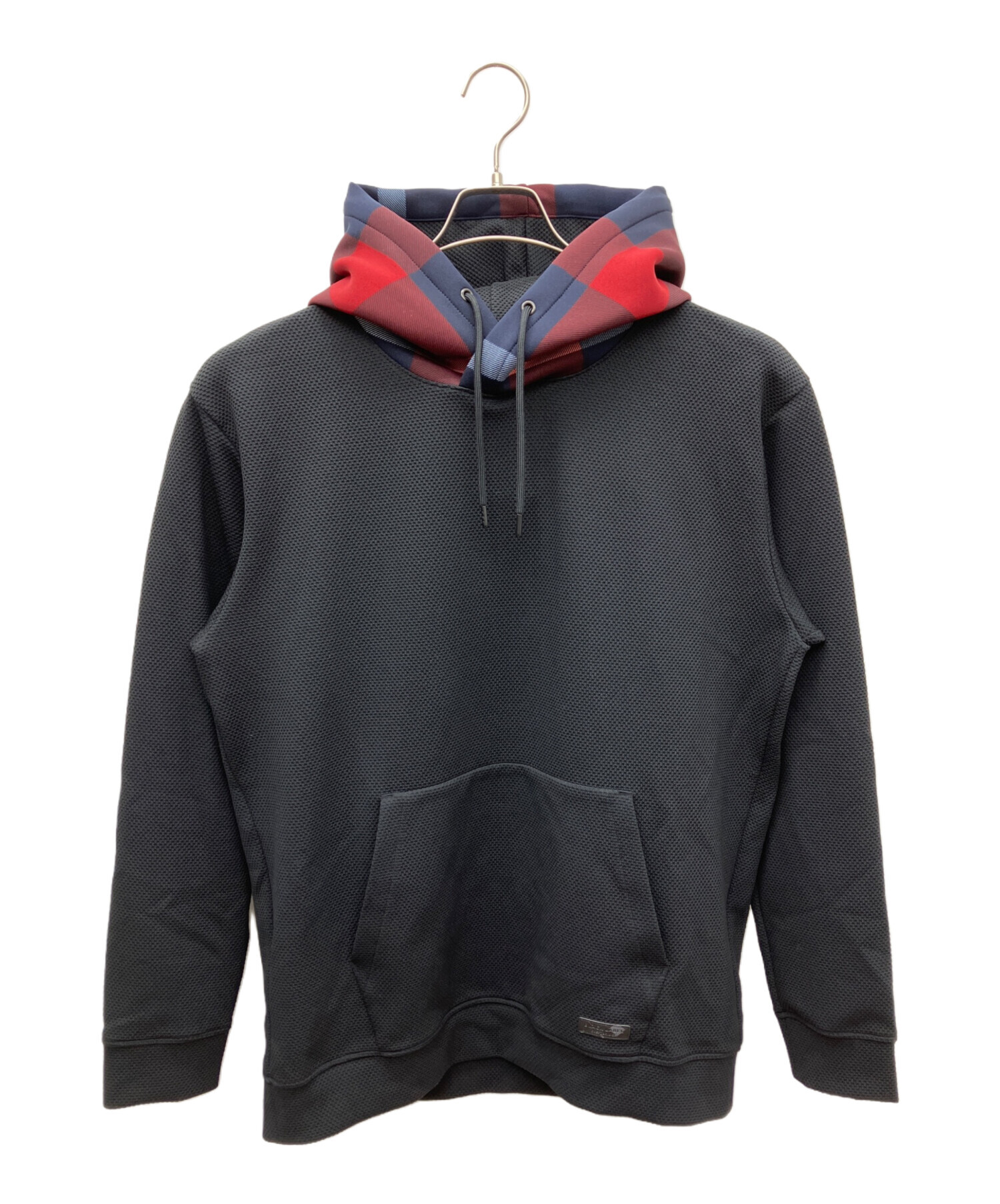 ブラックレーベルクレストブリッジ 中古美品 赤パーカー サイズM 美品