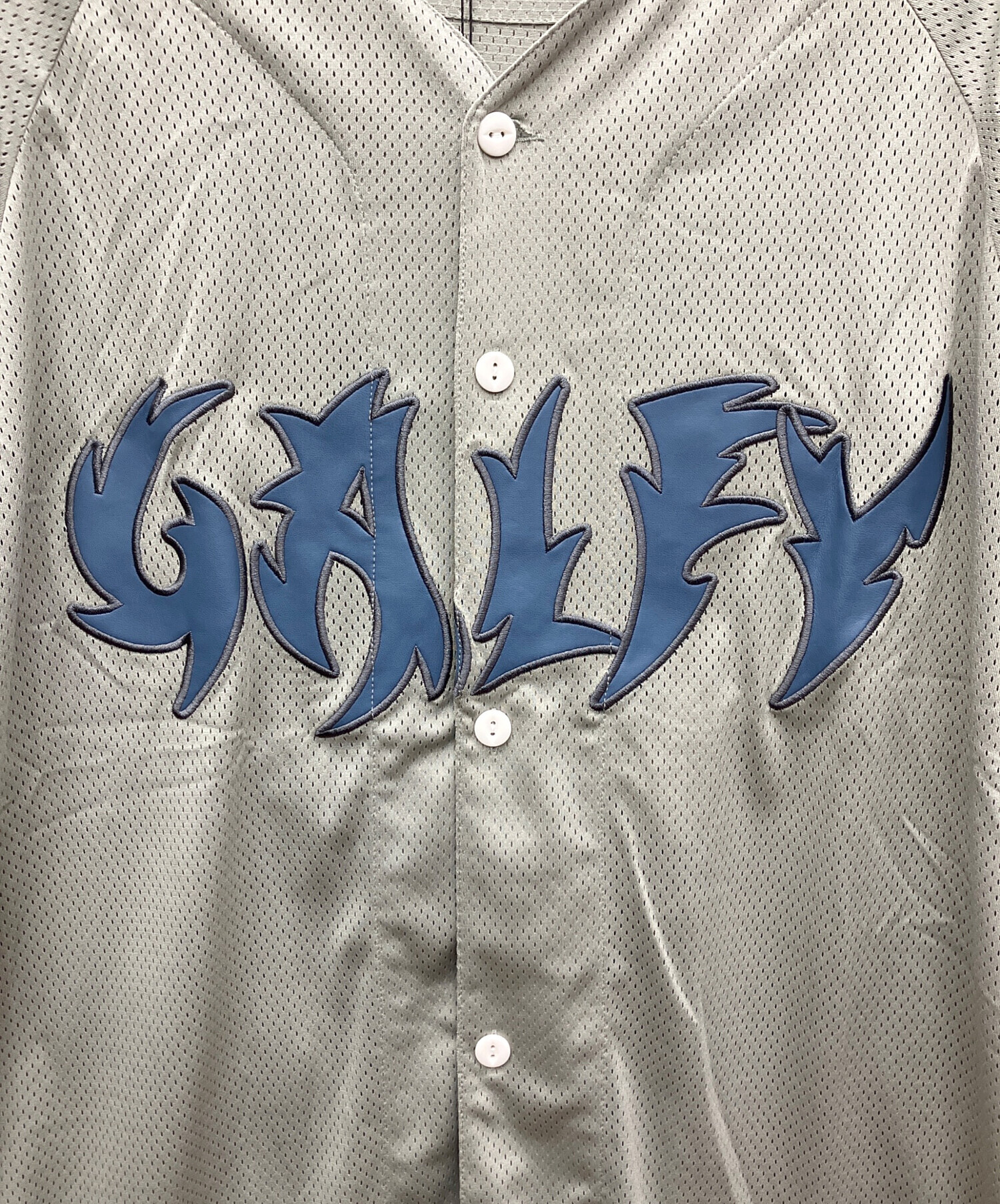 中古・古着通販】GALFY (ガルフィー) ゲームシャツ グレー サイズ:中型 