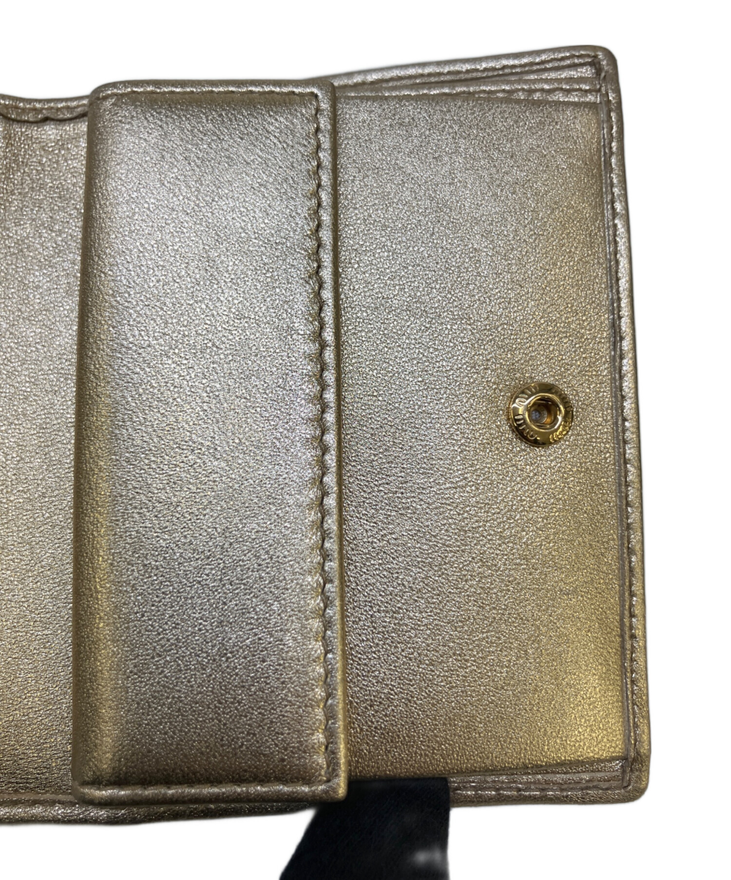 中古・古着通販】MIU MIU (ミュウミュウ) 2つ折り財布 ゴールド