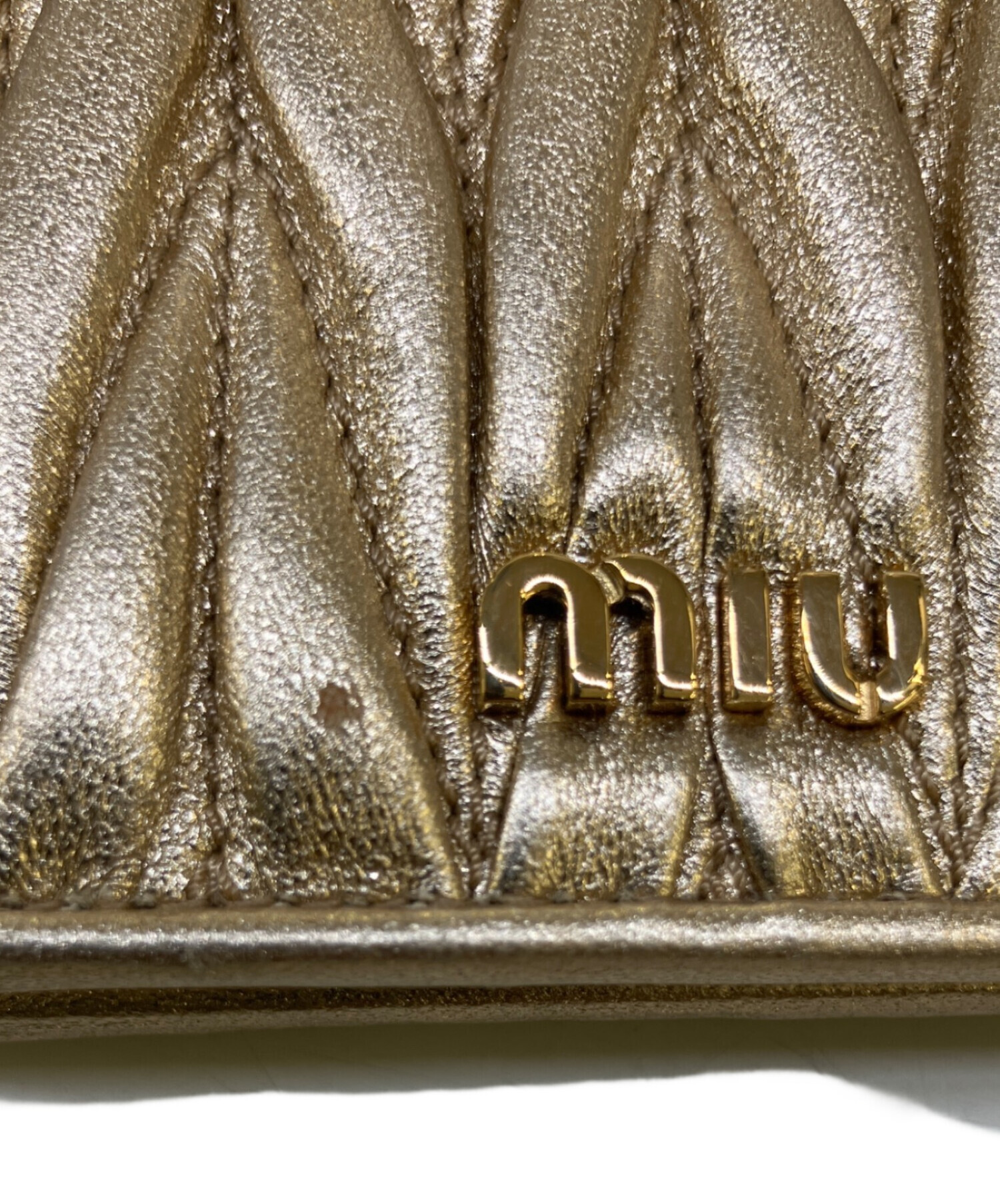 中古・古着通販】MIU MIU (ミュウミュウ) 2つ折り財布 ゴールド
