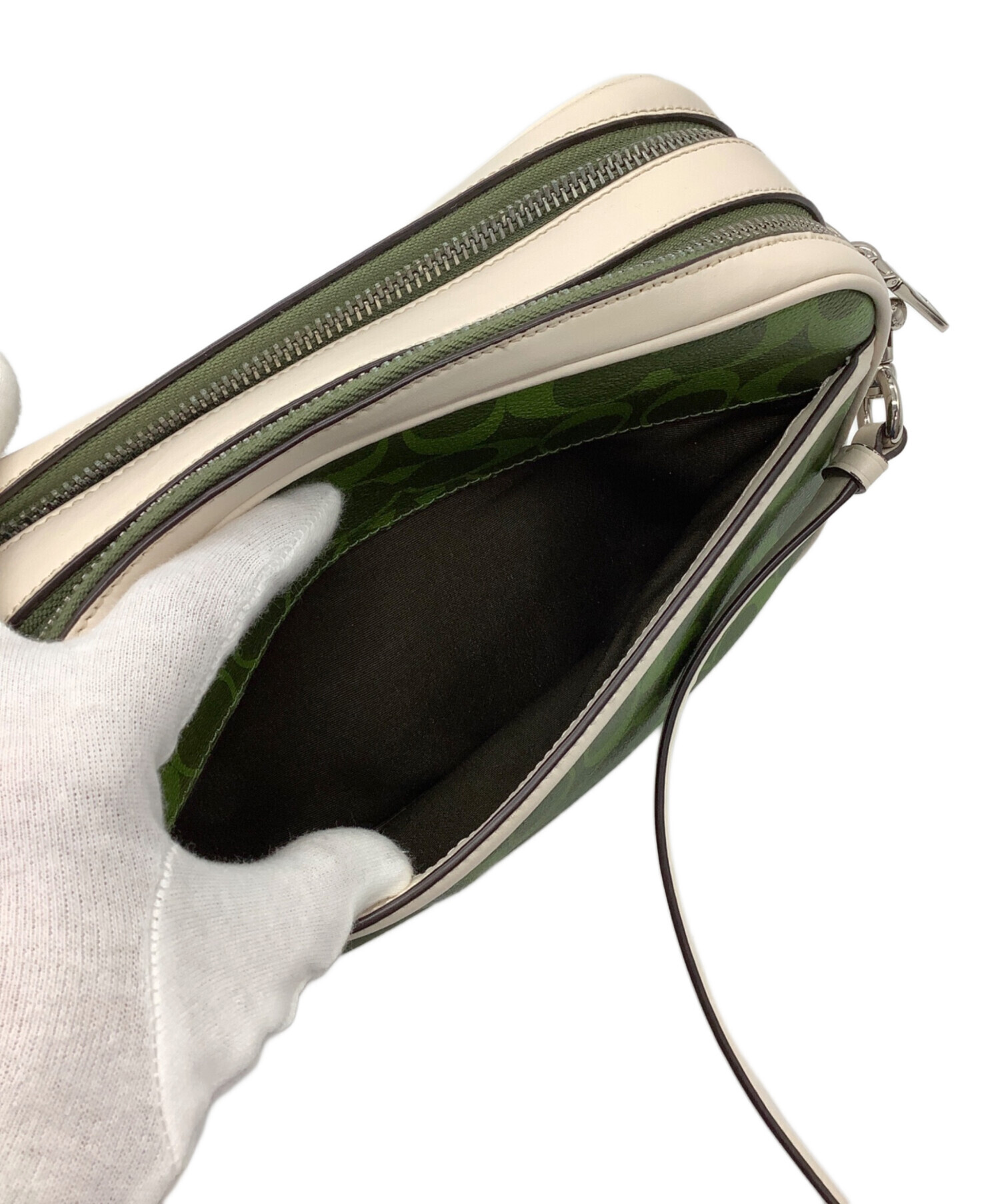 【COACH 】ダークグリーン ショルダーバッグ(新品未使用品) ￼ 国内即発！コーチ レザースマホショルダーバッグ ダークグリーン