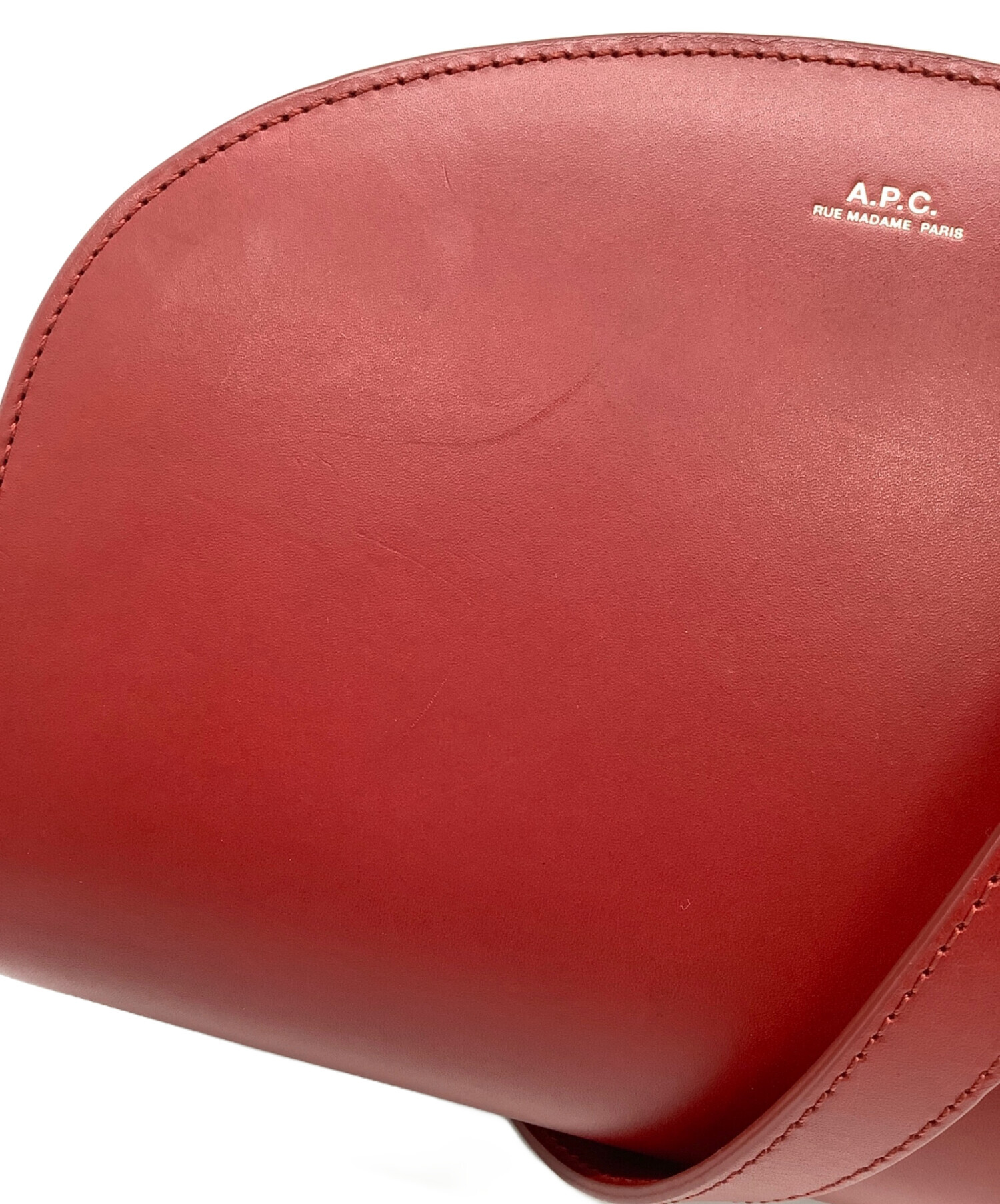 A.P.C. アーペーセー ショルダーバッグ - エンジ系 【古着】【中古】 中古・古着通販】A.P.C. (アーペーセー) レザーショルダーバッグ