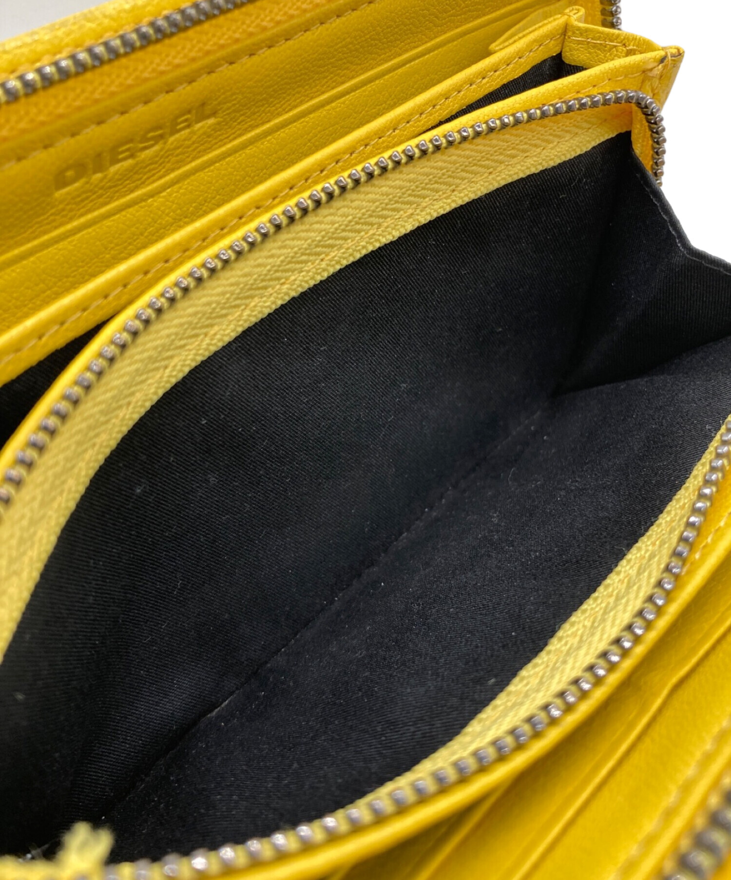 diesel財布 ほぼ未使用に近い DIESEL】 カウレザー二つ折りウォレット Bi Fold Coin S (DIESEL