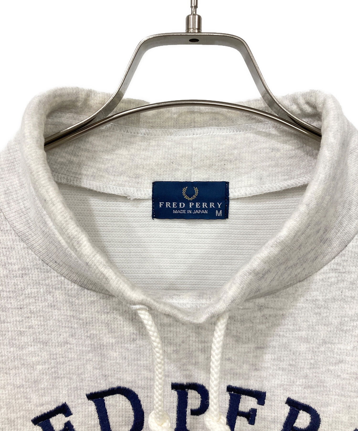 中古・古着通販】FRED PERRY (フレッドペリー) スウェット ホワイト 中古・古着通販】FRED PERRY (フレッドペリー) スウェット ホワイト