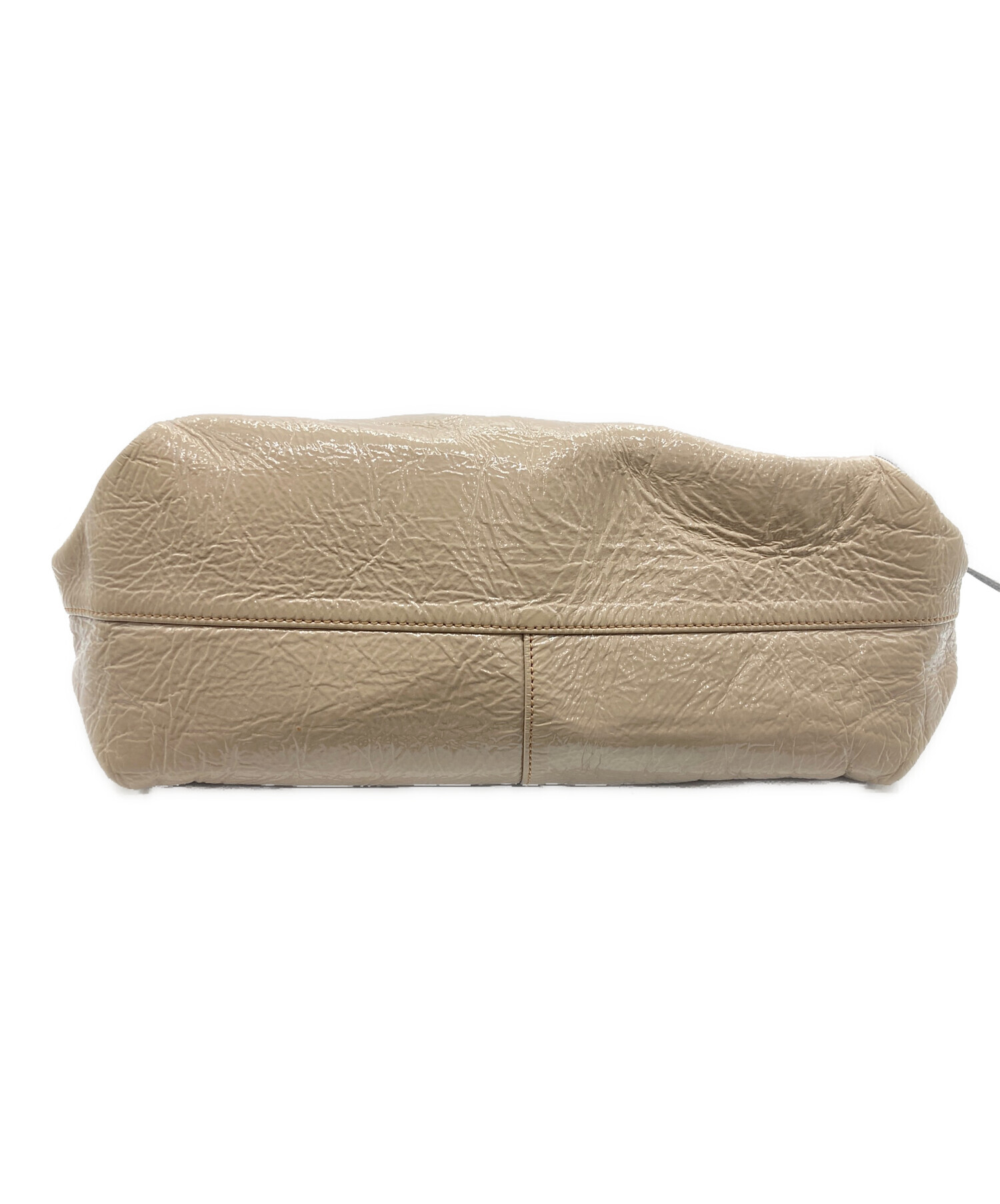 中古・古着通販】ATAO (アタオ) エナメルショルダーバッグ グレージュ