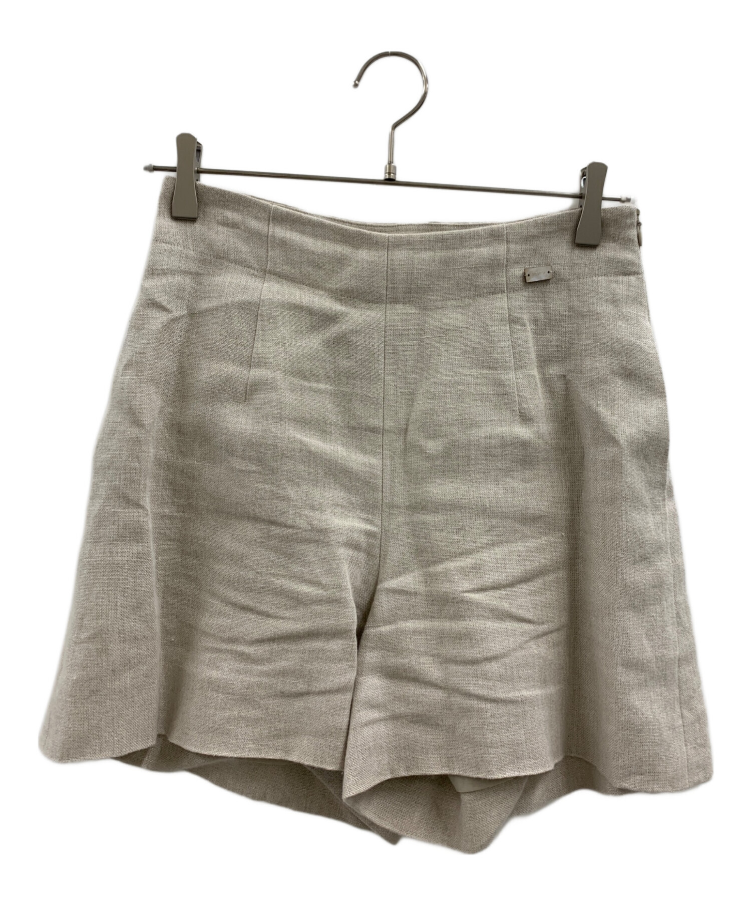 FOXEY ブラックショートパンツ 38 中古・古着通販】FOXEY (フォクシー) リネンショートパンツ ホワイト