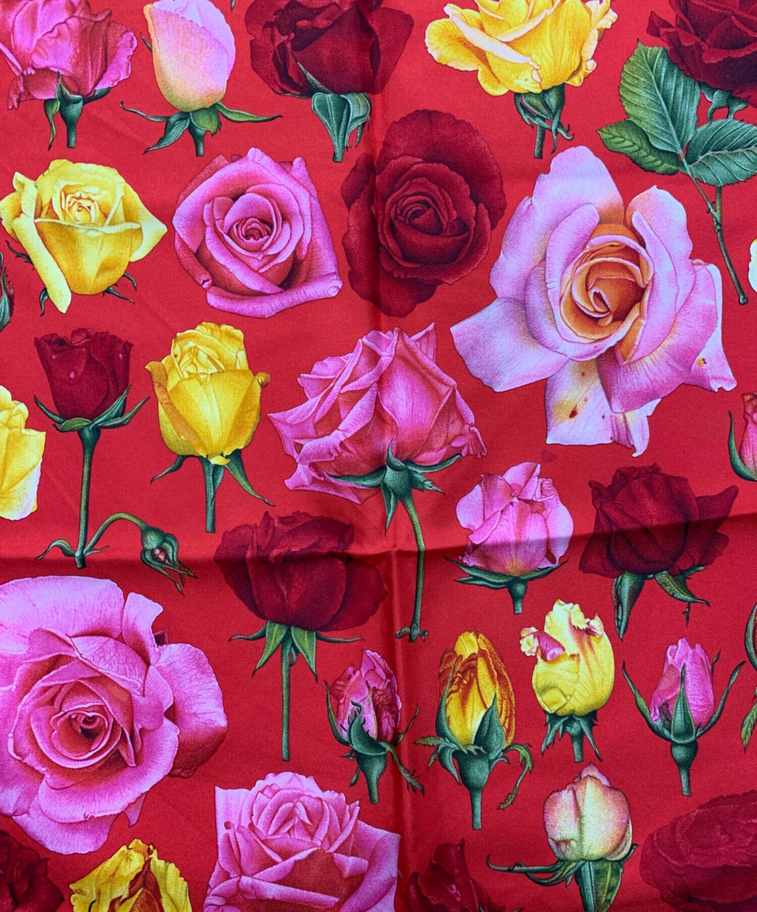 さ*し様 GUCCI大判スカーフ シルク100%バラ薔薇ローズ 中古・古着通販】GUCCI (グッチ) シルクスカーフ レッド｜ブランド