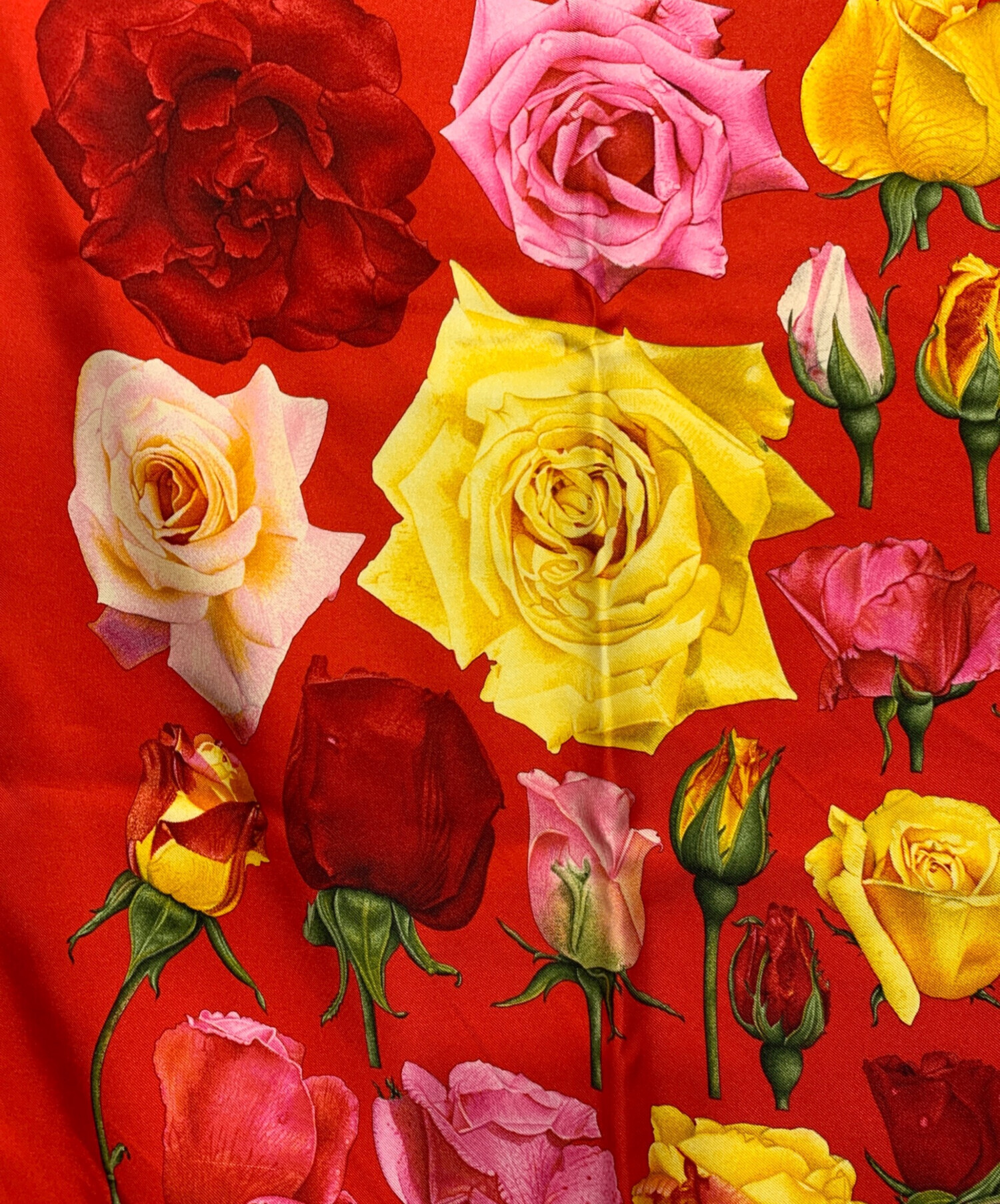さ*し様 GUCCI大判スカーフ シルク100%バラ薔薇ローズ 中古・古着通販】GUCCI (グッチ) シルクスカーフ レッド｜ブランド