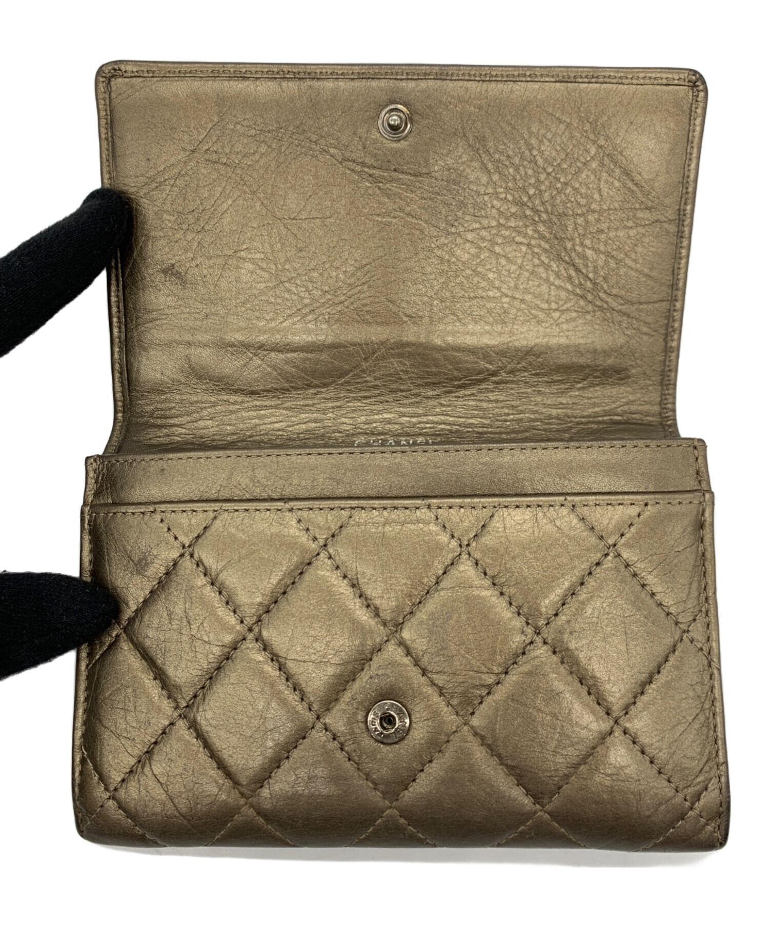 CHANEL ゴールド 二つ折り財布 【公式通販】