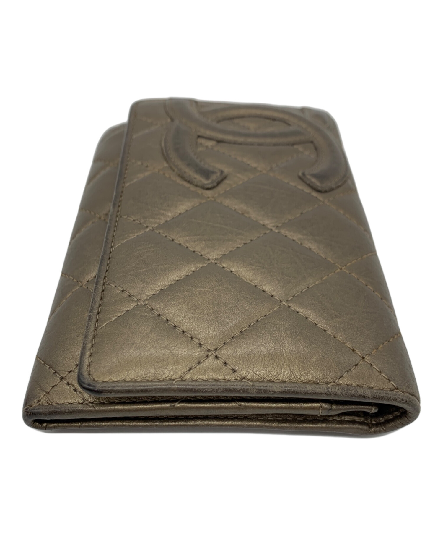 CHANEL 二つ折り財布　ゴールド金具 中古・古着通販】CHANEL (シャネル) 2つ折り財布 ゴールド｜ブランド