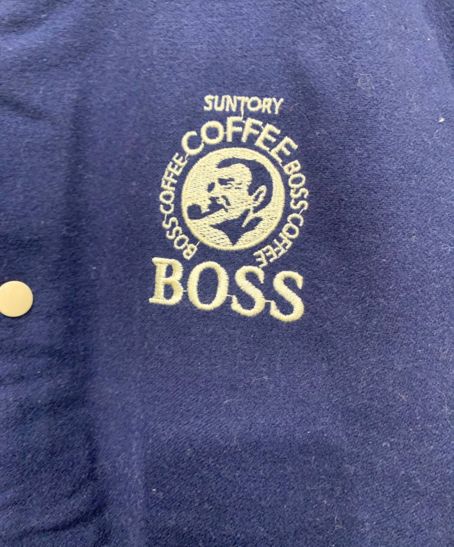 【個性派古着】ボスジャン　サントリー　牛革　スタジャン　豪華刺繍　紺　アイボリー 個性派古着】ボスジャン サントリー 牛革 スタジャン 豪華刺繍 紺