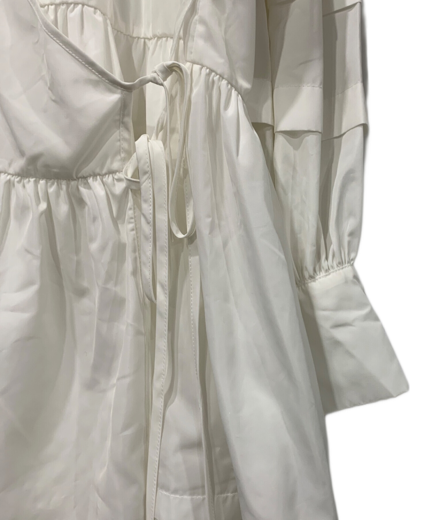 セシリーバンセン　ラップワンピース　ドレス　AMALIE DRESS 白　M/L 中古・古着通販】CECILIE BAHNSEN (セシリーバンセン) AMALIE DRESS