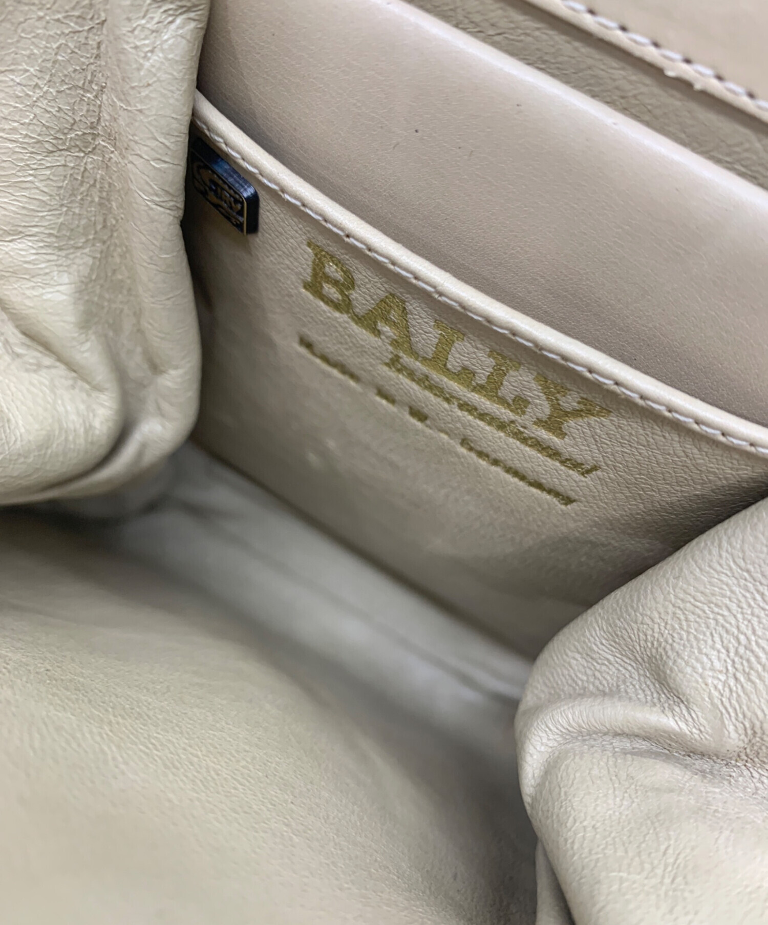 BALLY ショルダーバッグ ベージュ 中古・古着通販】BALLY (バリー) ショルダーバッグ ベージュ｜ブランド