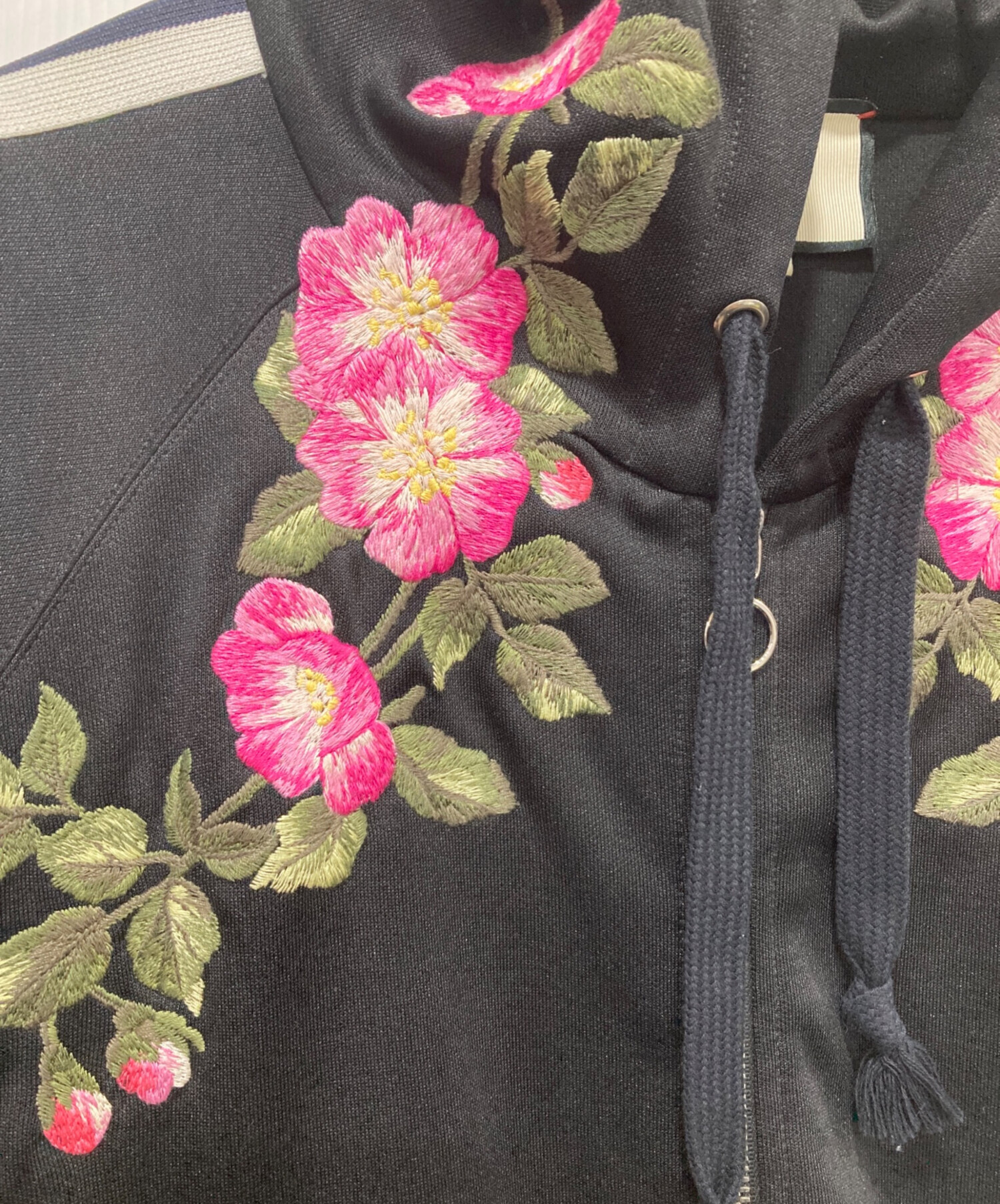 GUCCI ジャガードベルベット花柄刺繍クッション ピンク・黒フリンジ付き⭐︎ 中古・古着通販】GUCCI (グッチ) フローラルフラワー刺繍 ジップ