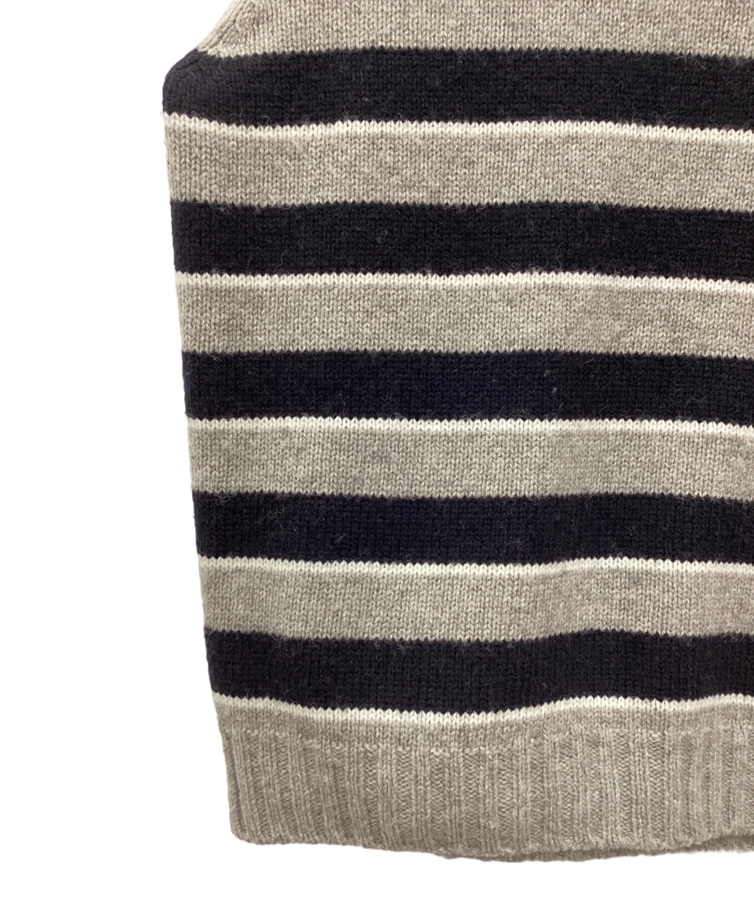 中古・古着通販】CELINE (セリーヌ) トリオンフ刺繍入りラウンドネック