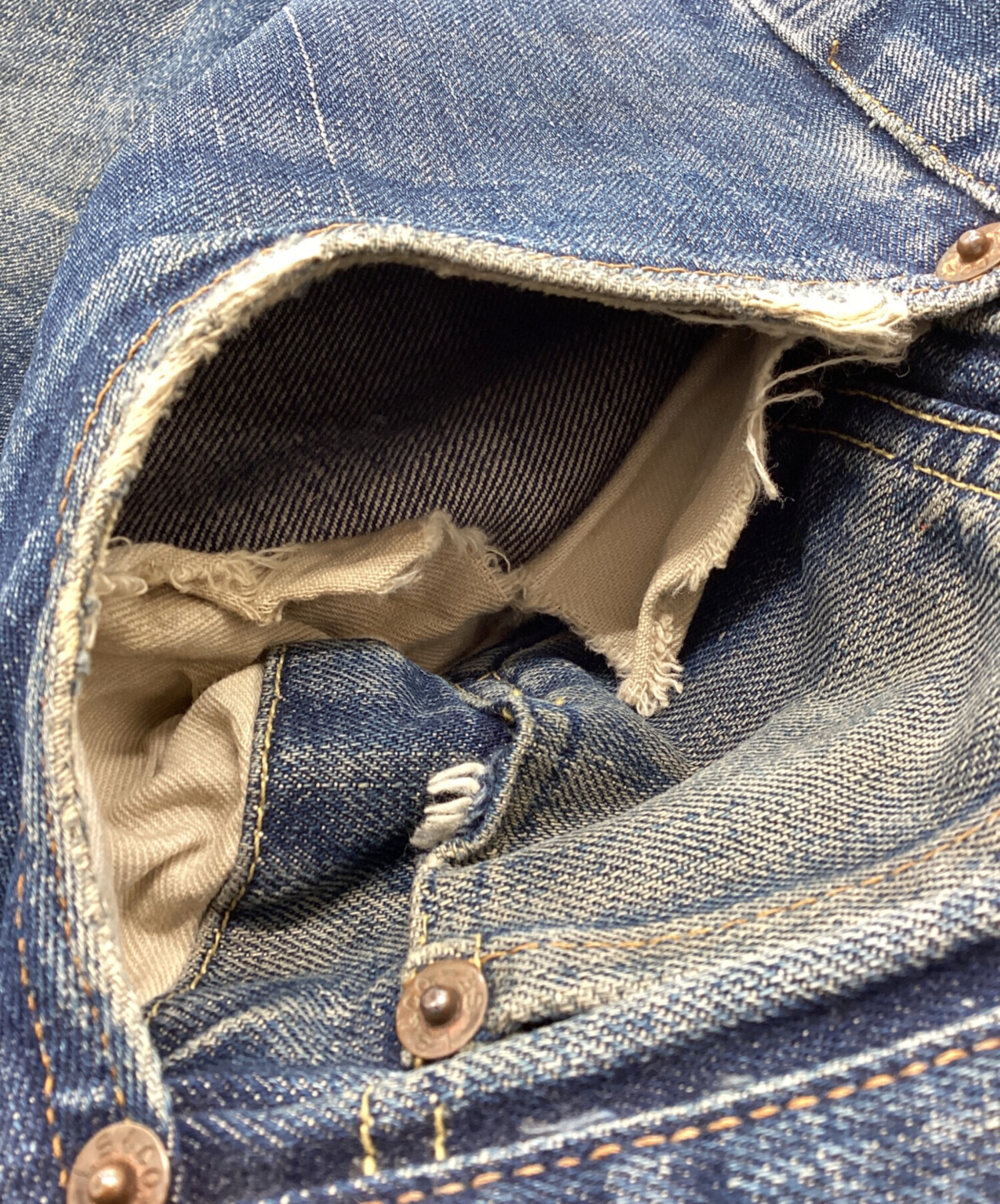 中古・古着通販】LEVI'S (リーバイス) デニムパンツ 501 BIGE 不均等V
