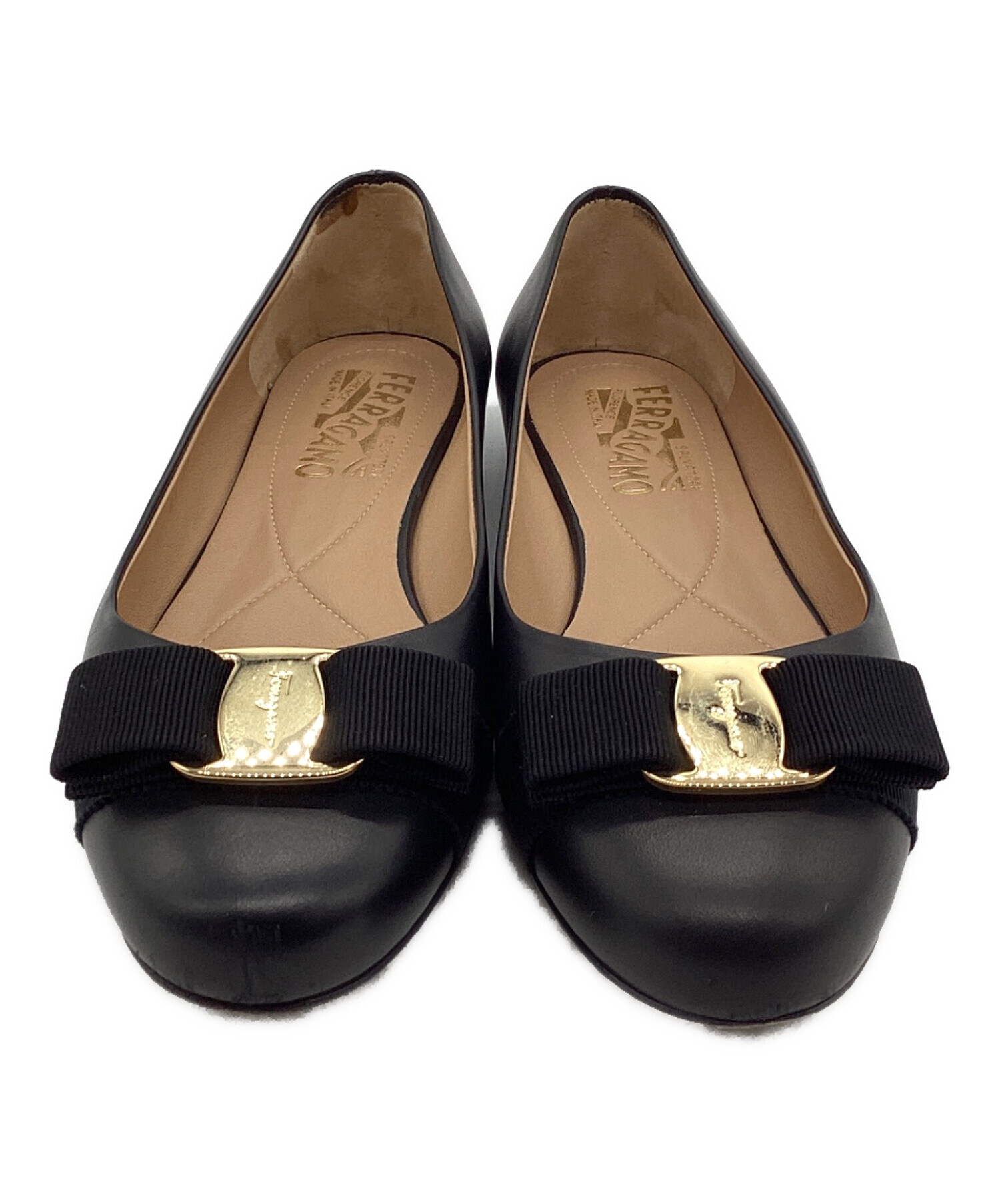 Salvatore Ferragamo サルヴァトーレ フェラガモ「GARDA 10」パンプス Salvatore Ferragamo (サルヴァトーレ フェラガモ) エナメル フラット