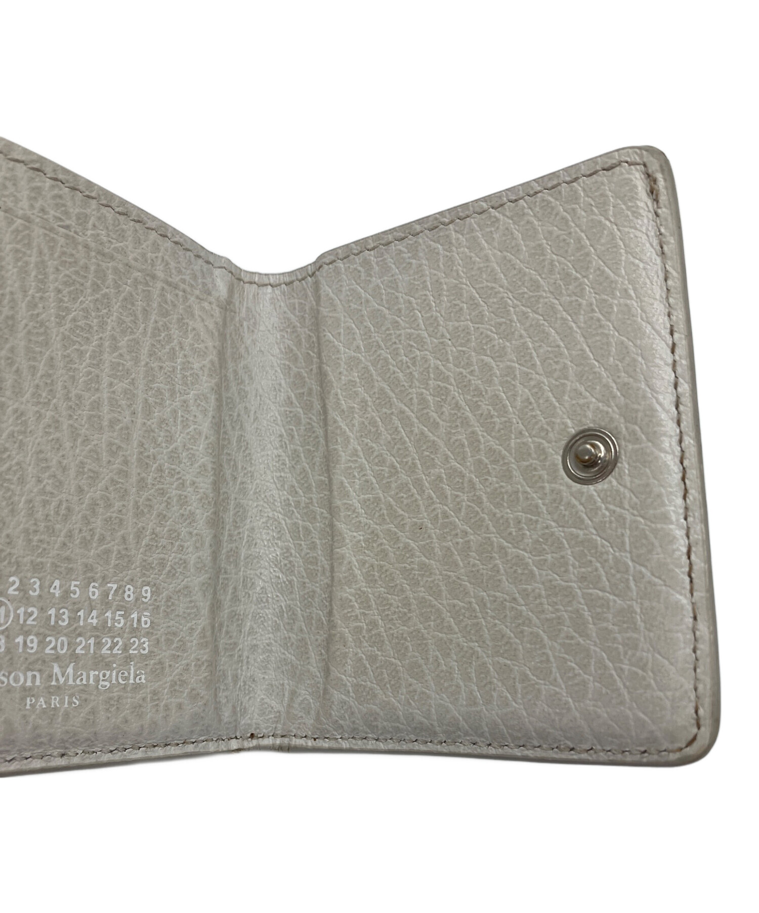 中古 メゾン マルジェラ Maison Margiela レディース 二つ折り財布 ホワイト 中古・古着通販】Maison Margiela (メゾンマルジェラ) 2つ折り財布