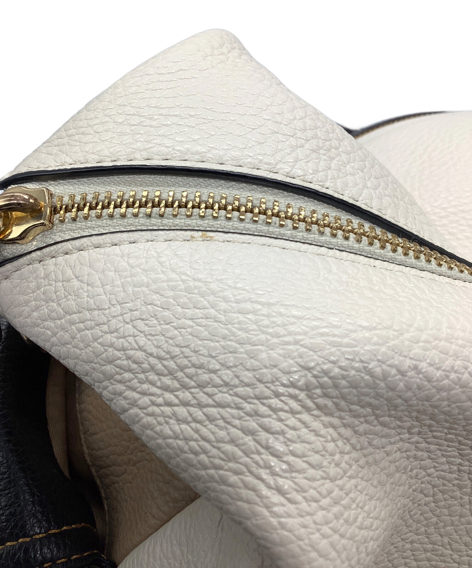 Coach ショルダーバッグ ホワイト/ベージュ 中古・古着通販】COACH (コーチ) ショルダーバッグ ベージュ×ホワイト