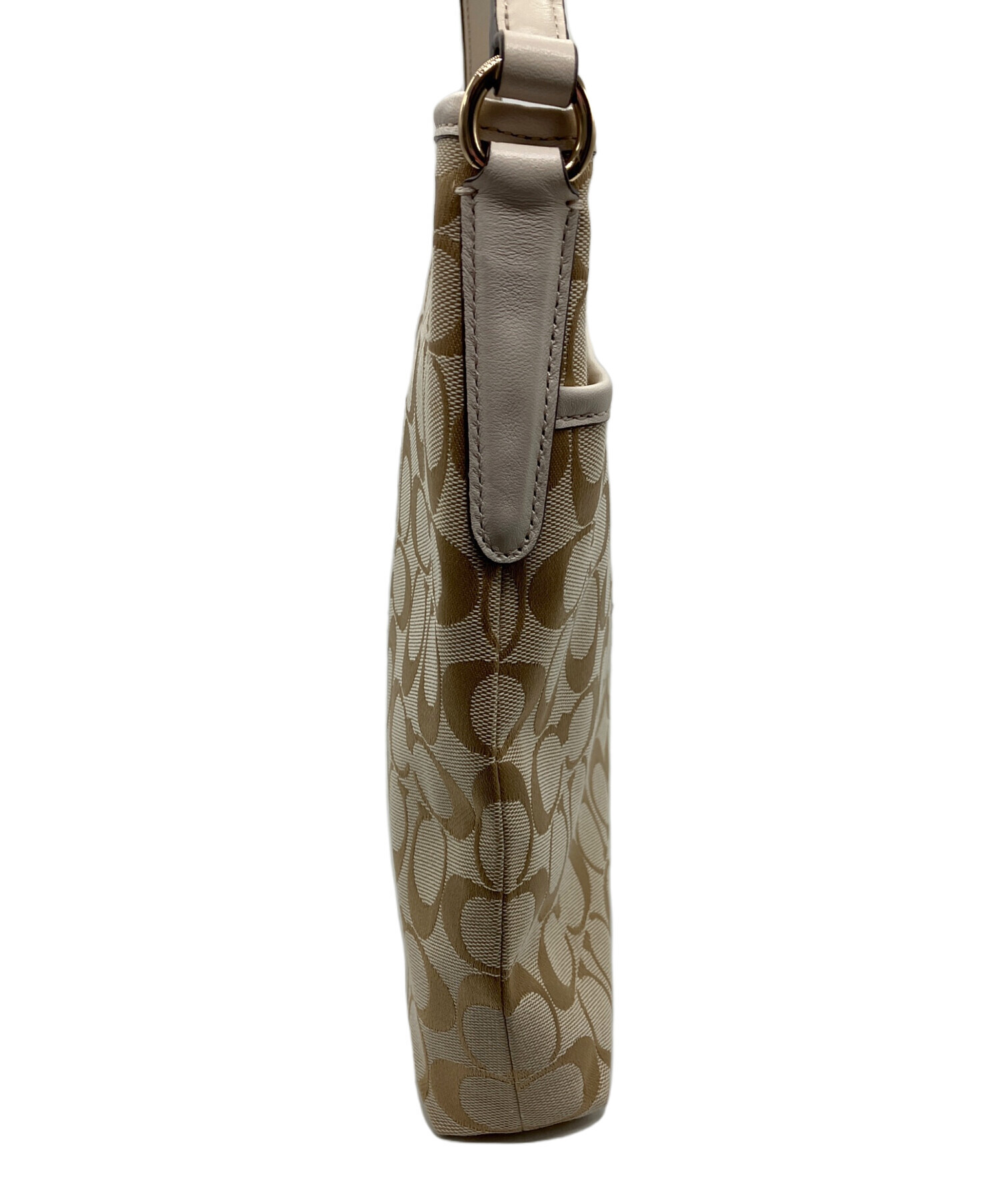 COACH コーチ ショルダーバッグ  ゴールド 【古着】【中古】【送料無料】 中古・古着通販】COACH (コーチ) ショルダーバッグ ベージュ｜ブランド