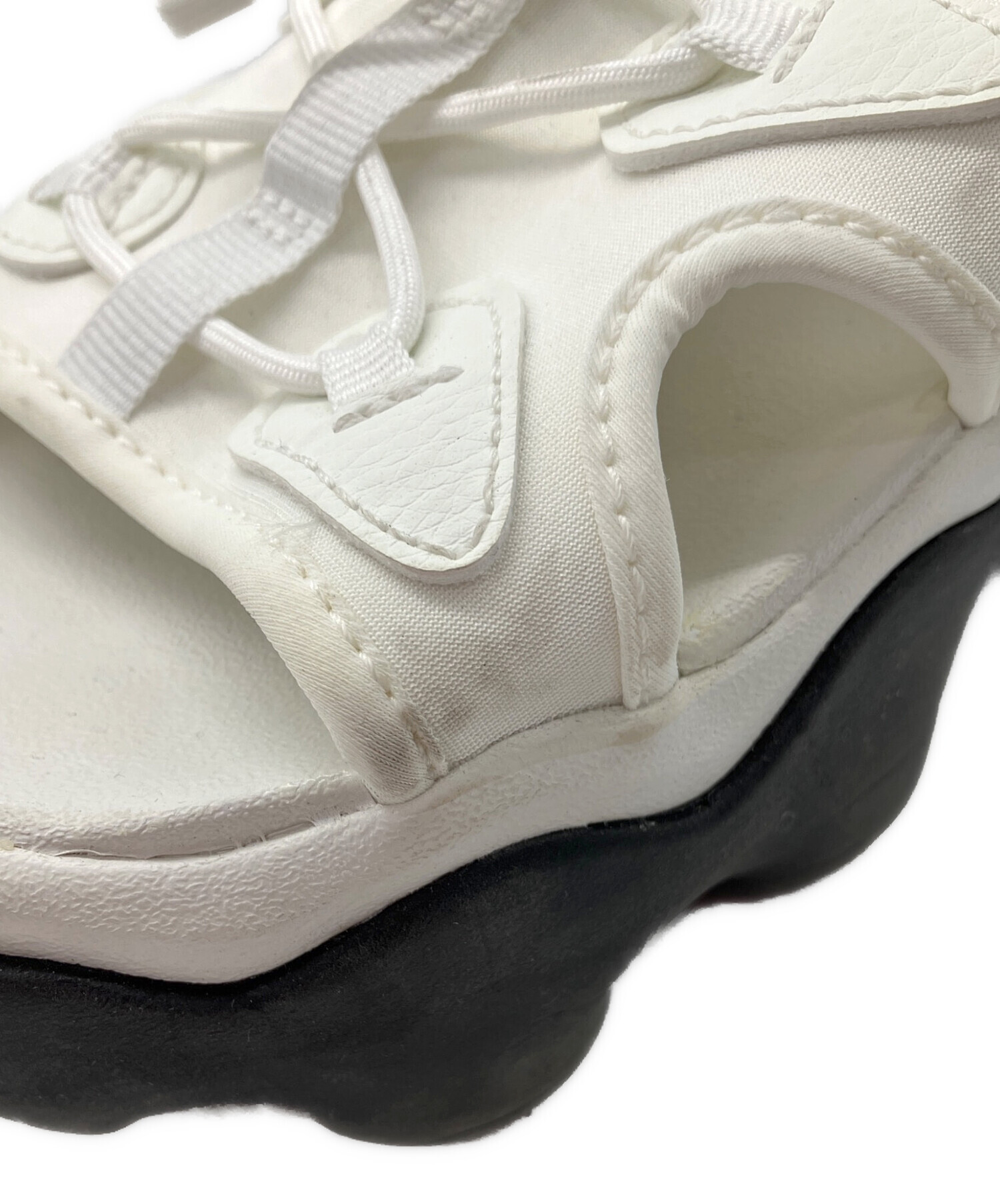 Nike ホワイト サンダル エアクッショニング 中古・古着通販】NIKE (ナイキ) AIR MAX KOKO ホワイト サイズ:SIZE