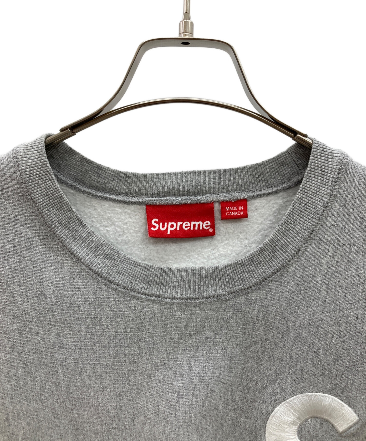 Supreme グレー ロゴトレーナー【本日のみ千円引き】 supreme ロゴトレーナー グレー Lサイズ 【公式通販】