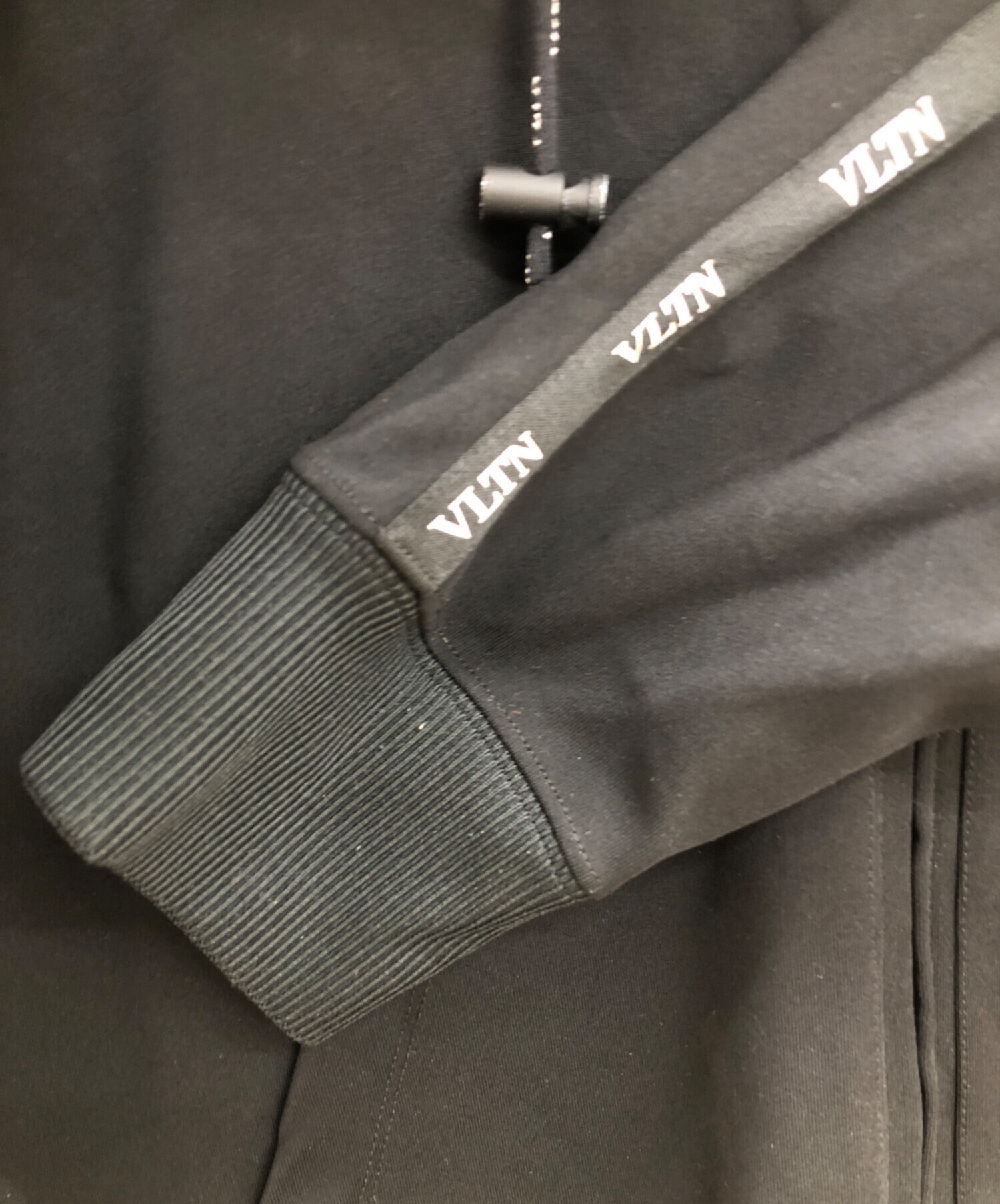 中古・古着通販】VALENTINO (ヴァレンティノ) ジップパーカー ブラック 