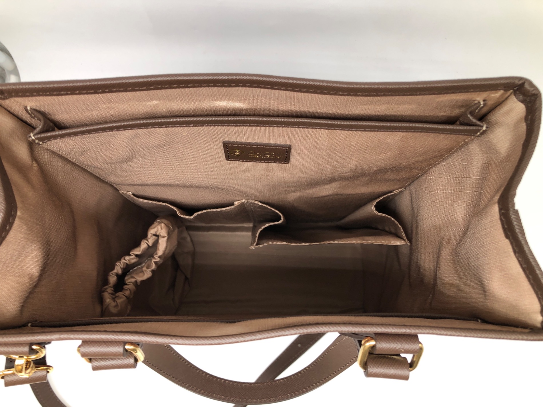 【Q-POT】ハンドバッグ チャーム付き 2way チョコレート ブラウン Q-POT】ハンドバッグ チャーム付き 2way チョコレート ブラウン