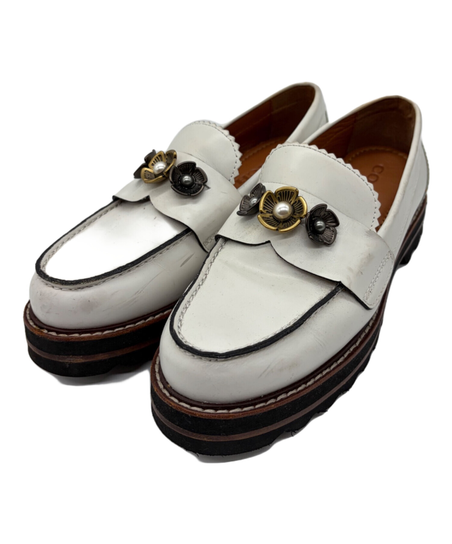 COACH ローファー ホワイト 5.5サイズ 中古・古着通販】COACH (コーチ) ローファー ホワイト サイズ:22.5