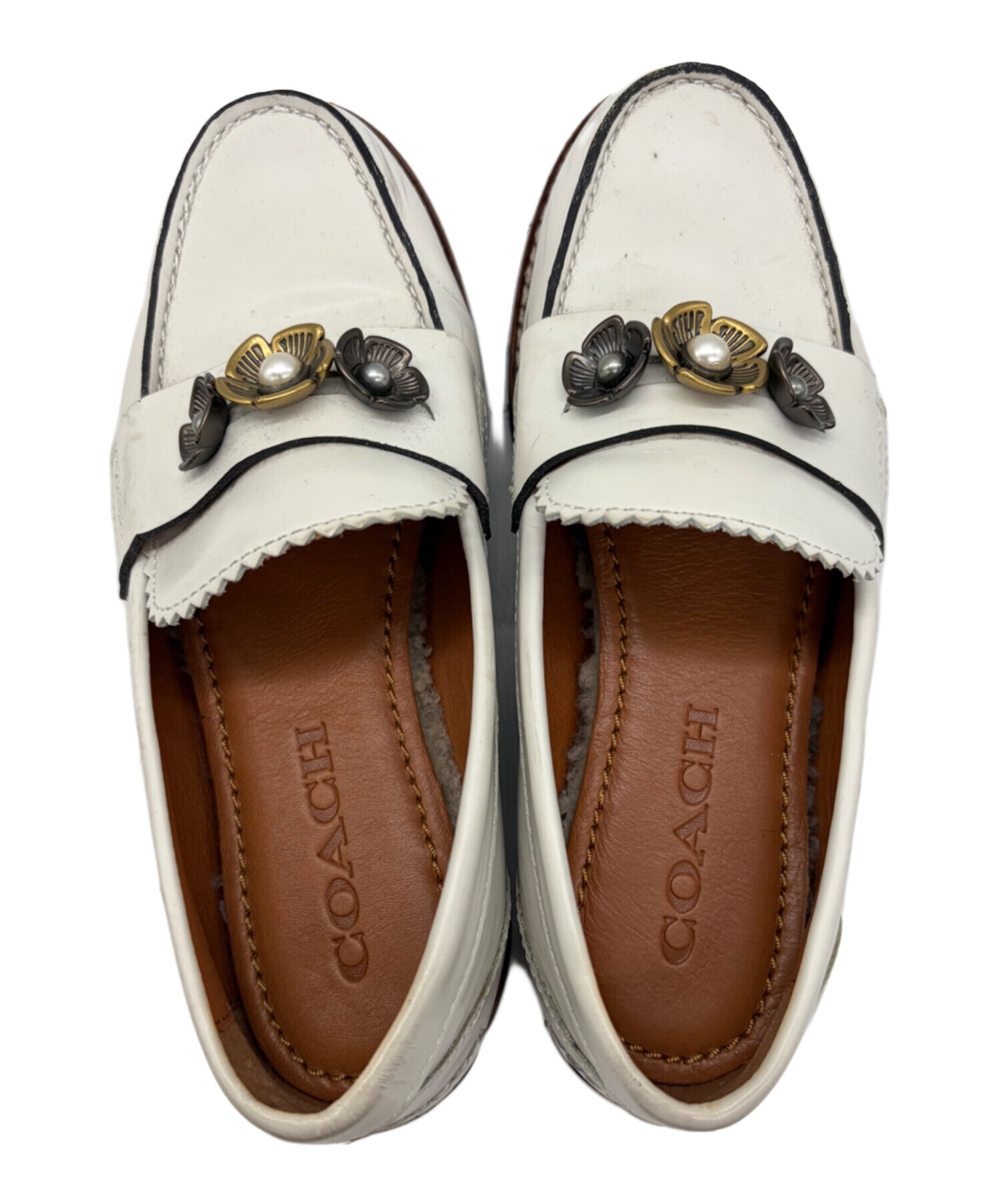 COACH ローファー ホワイト 5.5サイズ 中古・古着通販】COACH (コーチ) ローファー ホワイト サイズ:22.5