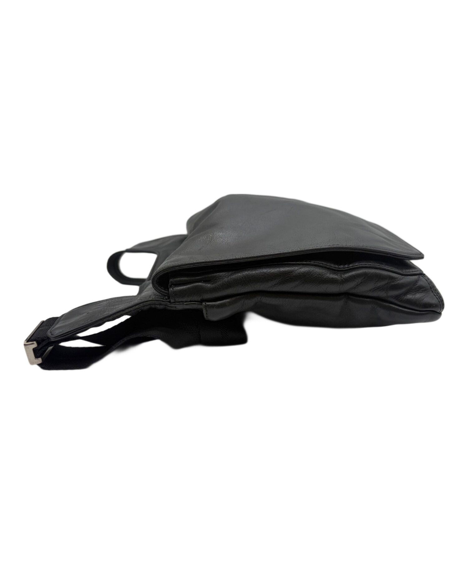 【未使用に近い】TUMI ショルダーバッグ 中古・古着通販】TUMI (トゥミ) ショルダーバッグ ブラック｜ブランド