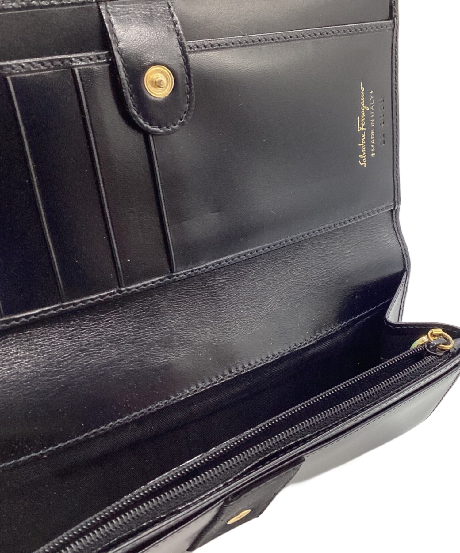 中古・古着通販】Ferragamo (フェラガモ) 長財布 ブラック｜ブランド