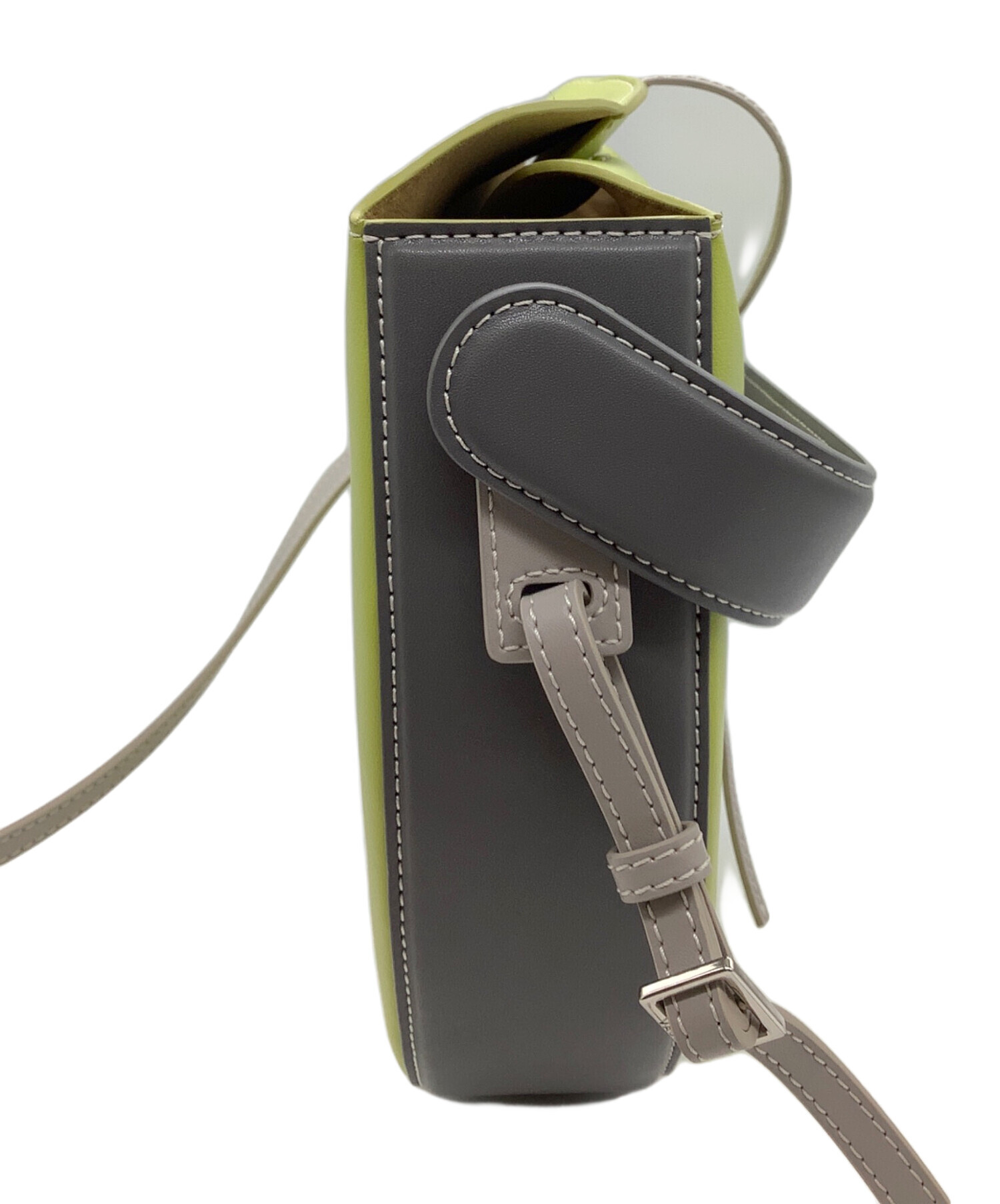 VASIC ヴァジック ショルダーバッグ - 緑系 【古着】【中古】 中古・古着通販】VASIC (ヴァジック) ショルダーバッグ グリーン