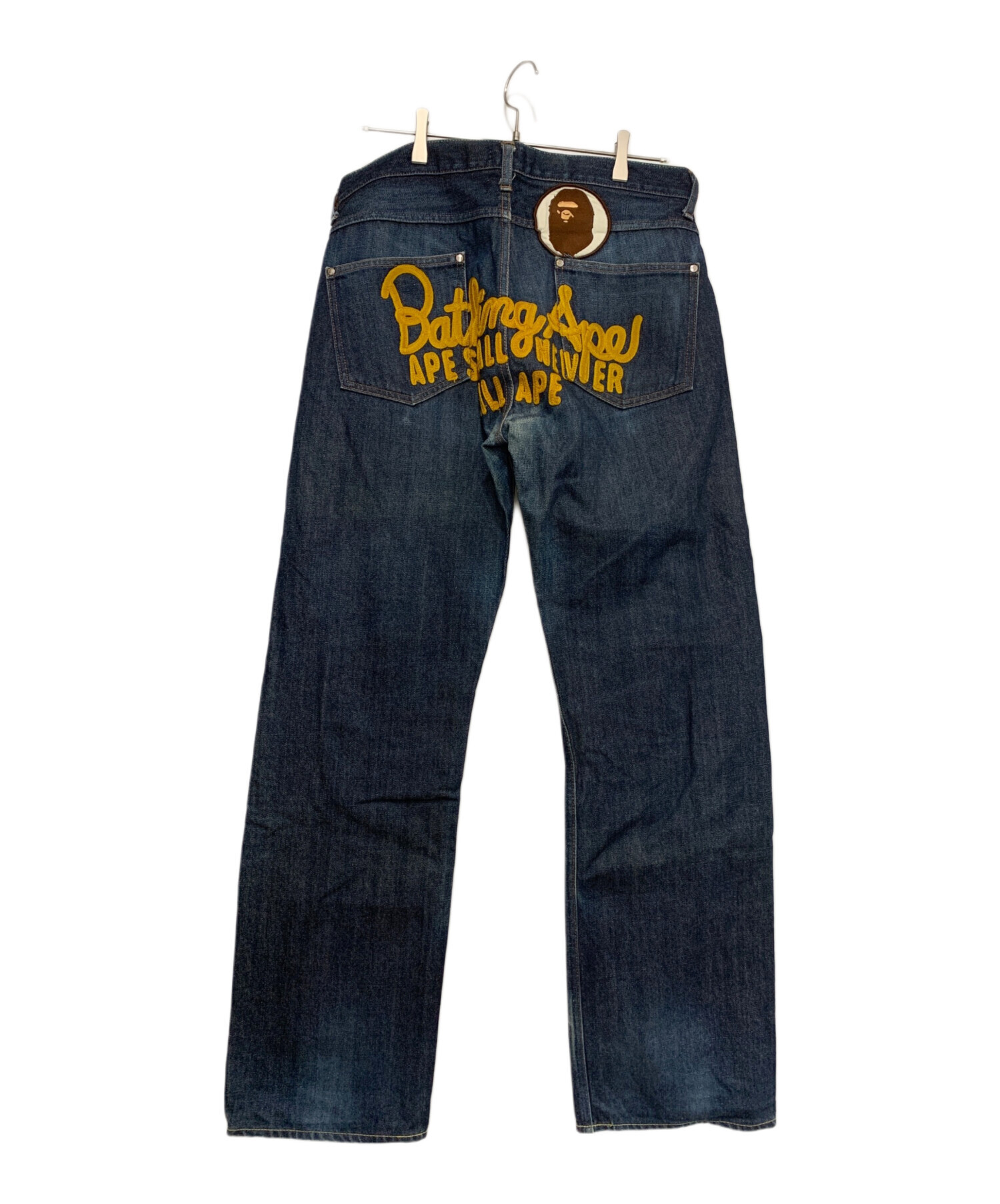 A BATHING APE 刺繍デニムパンツ M 中古・古着通販】A BATHING APE (アベイシングエイプ) バック刺繍
