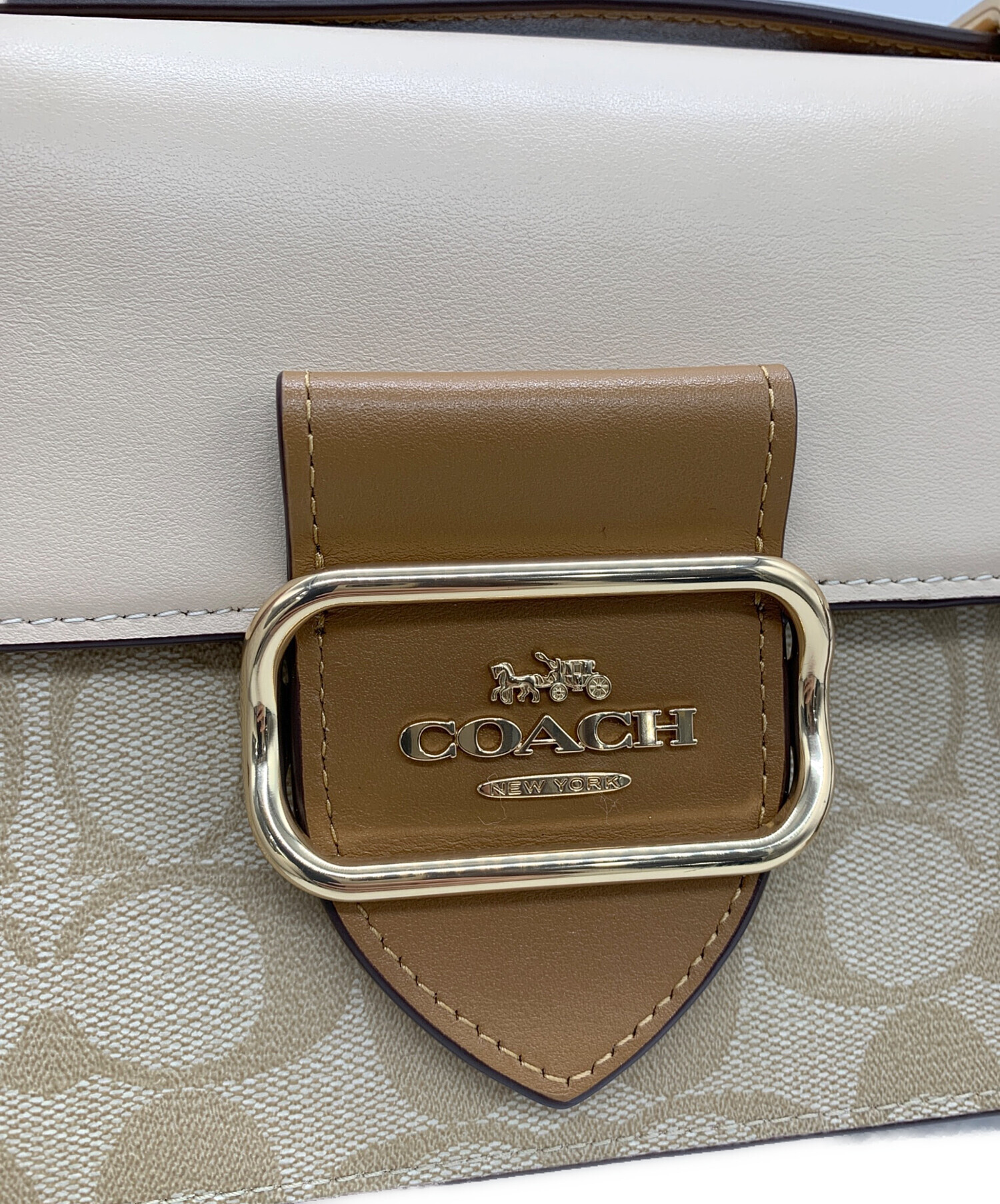 Coach ベージュ ロゴ柄 ショルダーバッグ 中古・古着通販】COACH (コーチ) ショルダーバッグ ベージュ｜ブランド