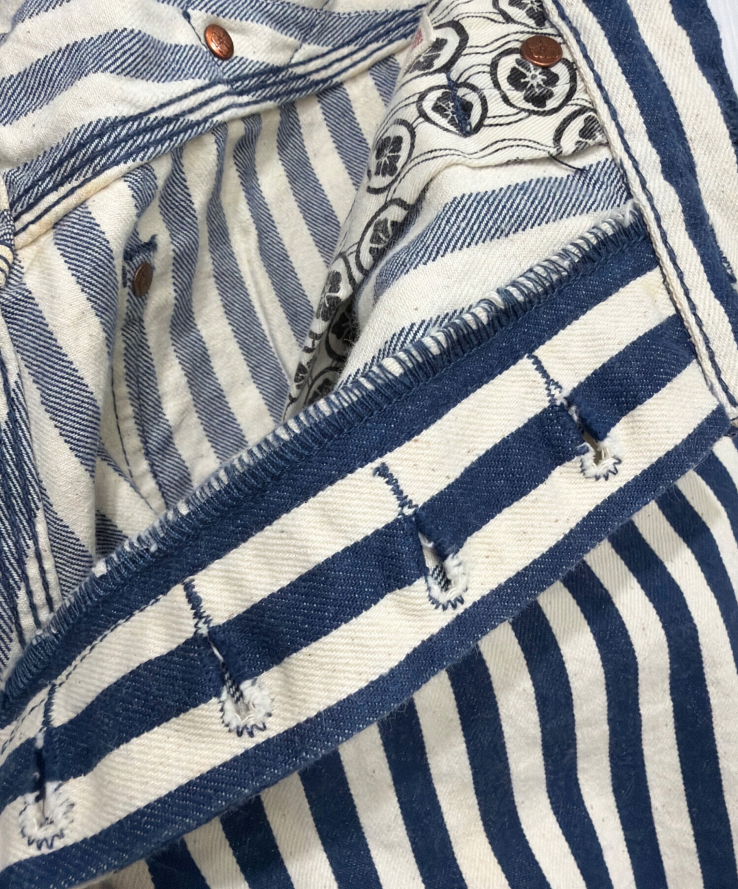 中古・古着通販】EVISU (エヴィス) デニムパンツ ホワイト×ブルー