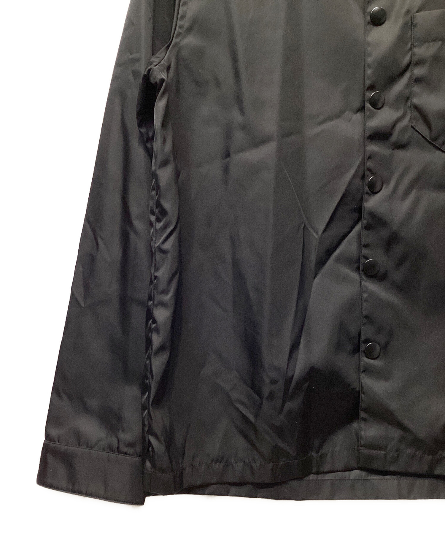 PRADA プラダ カジュアルシャツ S 黒 【古着】【中古】【送料無料】 PRADA - PRADA プラダ カジュアルシャツ XS 黒 【古着】【中古】【送料