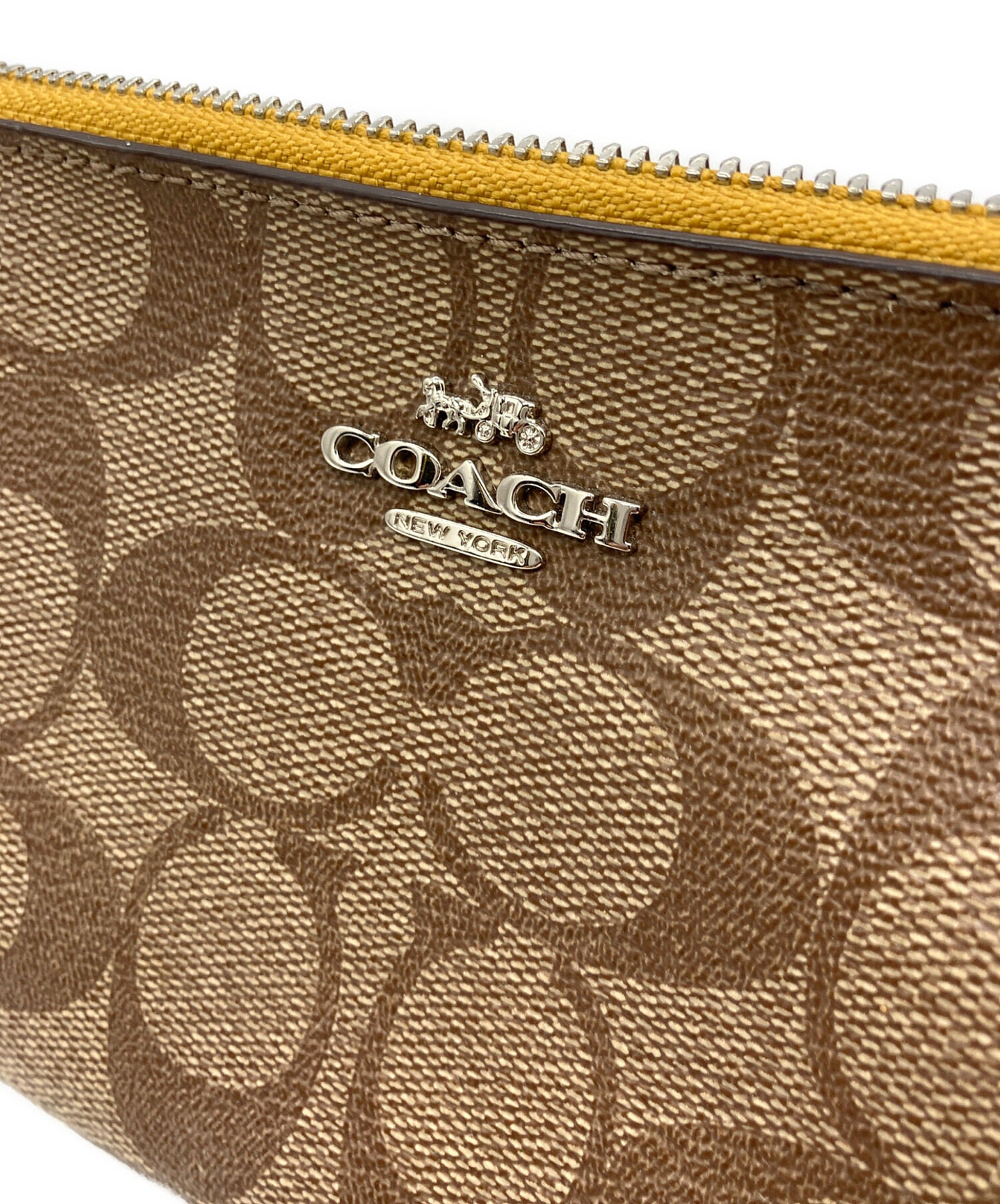 中古・古着通販】COACH (コーチ) ポーチ ベージュ×イエロー｜ブランド