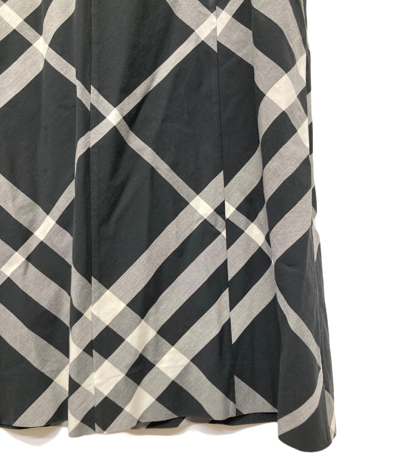 中古・古着通販】BURBERRY LONDON (バーバリーロンドン) ノースリーブ 中古・古着通販】BURBERRY LONDON (バーバリーロンドン) ノースリーブ
