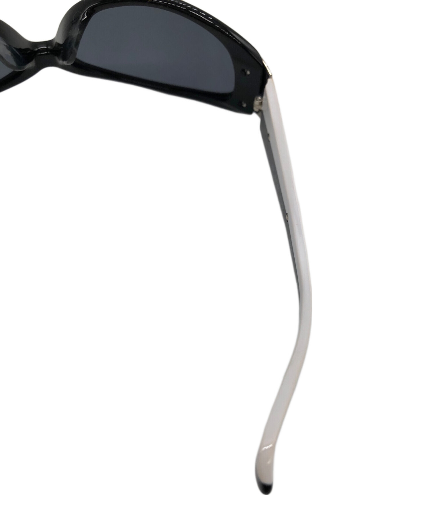 中古・古着通販】PRADA (プラダ) サングラス ブラック×ホワイト 中古・古着通販】PRADA (プラダ) サングラス ブラック×ホワイト