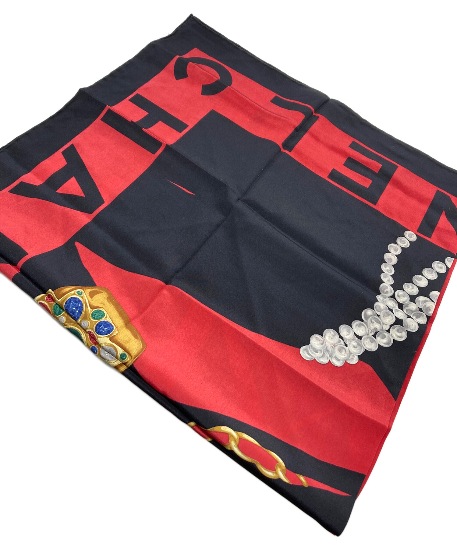 v*e様 シャネル、スカーフ、135×130、中古（本文よく読んで購入して下さい v*e様 シャネル、スカーフ、135×130、中古（本文よく読んで購入し