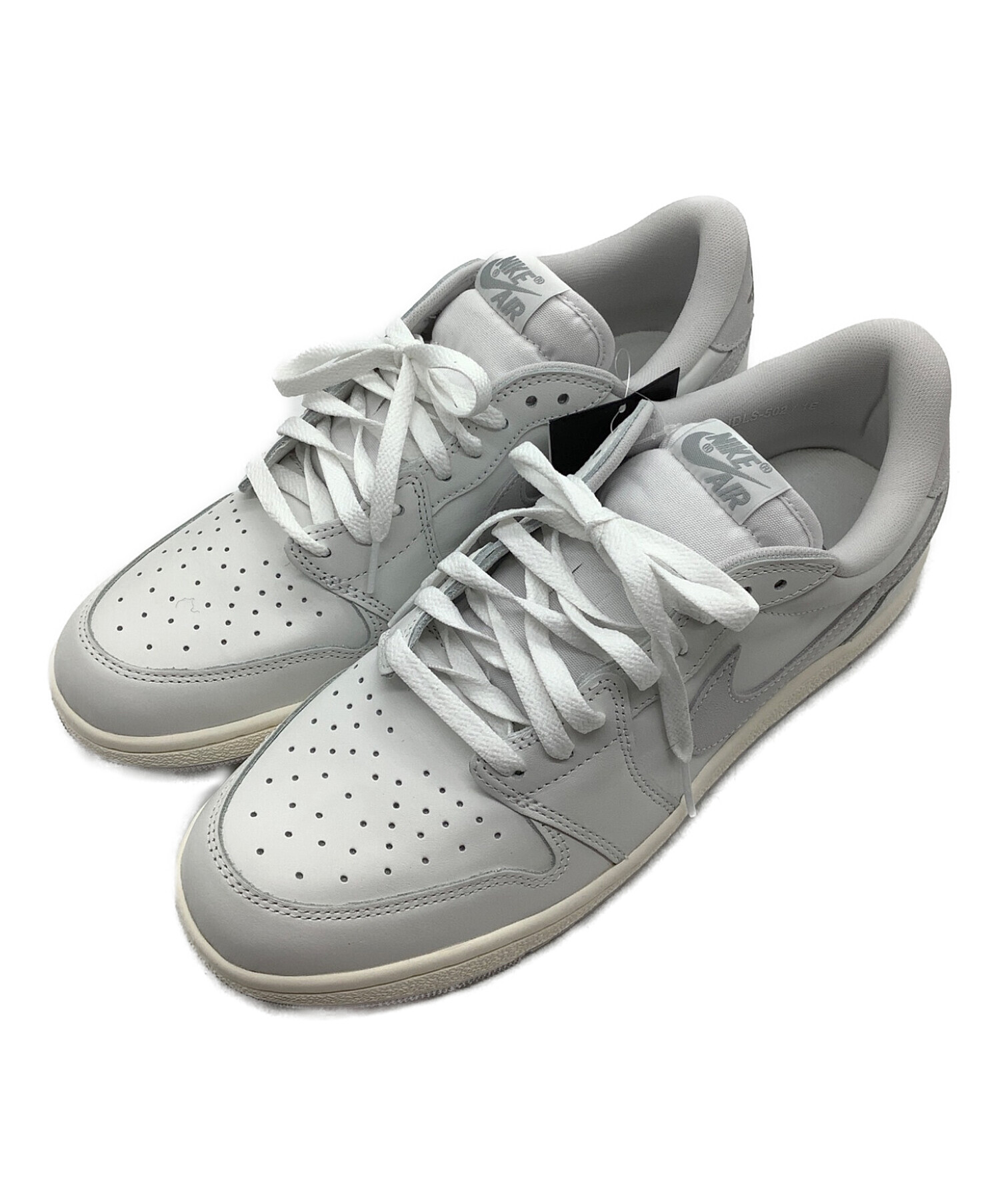 Nike ライトグレー Ｓサイズ 中古・古着通販】NIKE (ナイキ) スニーカー ライトグレー サイズ:31cm