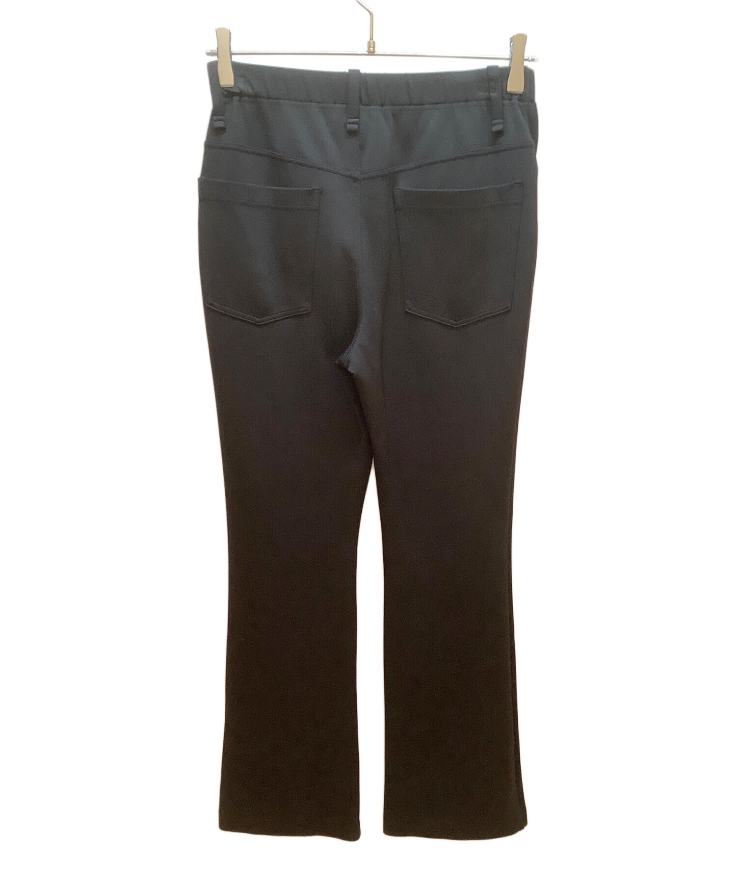 イッセイミヤケコレクション　パンツ未使用品（1277） イッセイミヤケISSEY MIYAKE ポリ光沢ハーフラップデザインパンツ 黒1