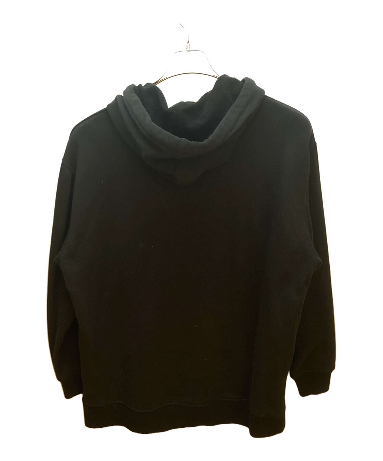 JIMMY CHOO ブラック フード付きパーカー 中古・古着通販】JIMMY CHOO (ジミーチュウ) プルオーバーパーカー