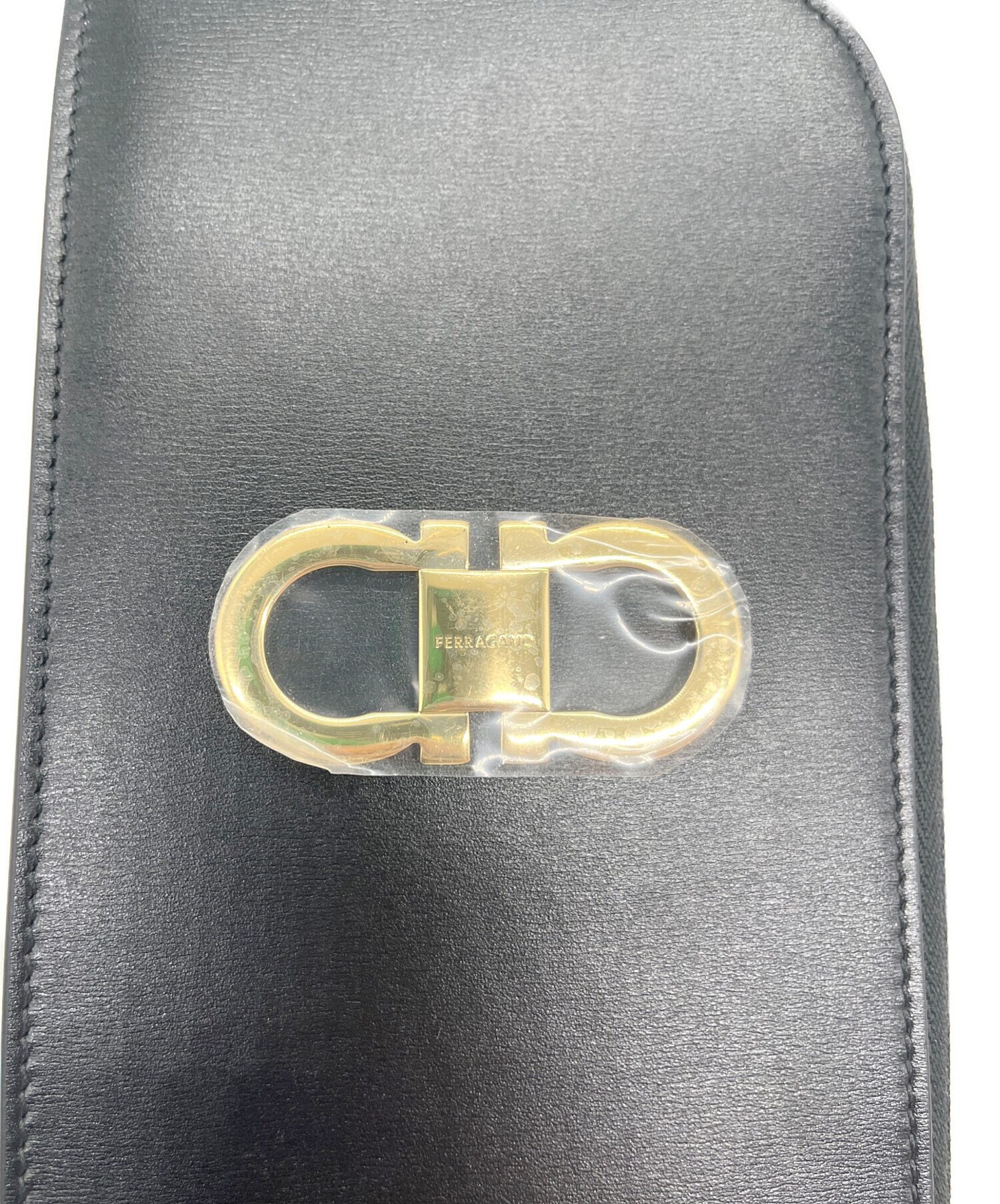 フェラガモ エンボス ガンチーニ スマートフォンスタンド スマホ アイホン フェラガモ エンボス ガンチーニ スマートフォンスタンド スマホ