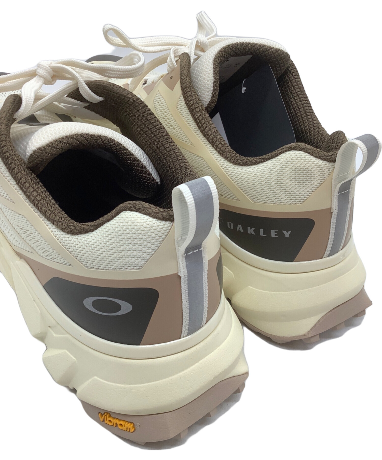 ～carly 出品～ 中古・古着通販】OAKLEY (オークリー) スニーカー ベージュ サイズ:28