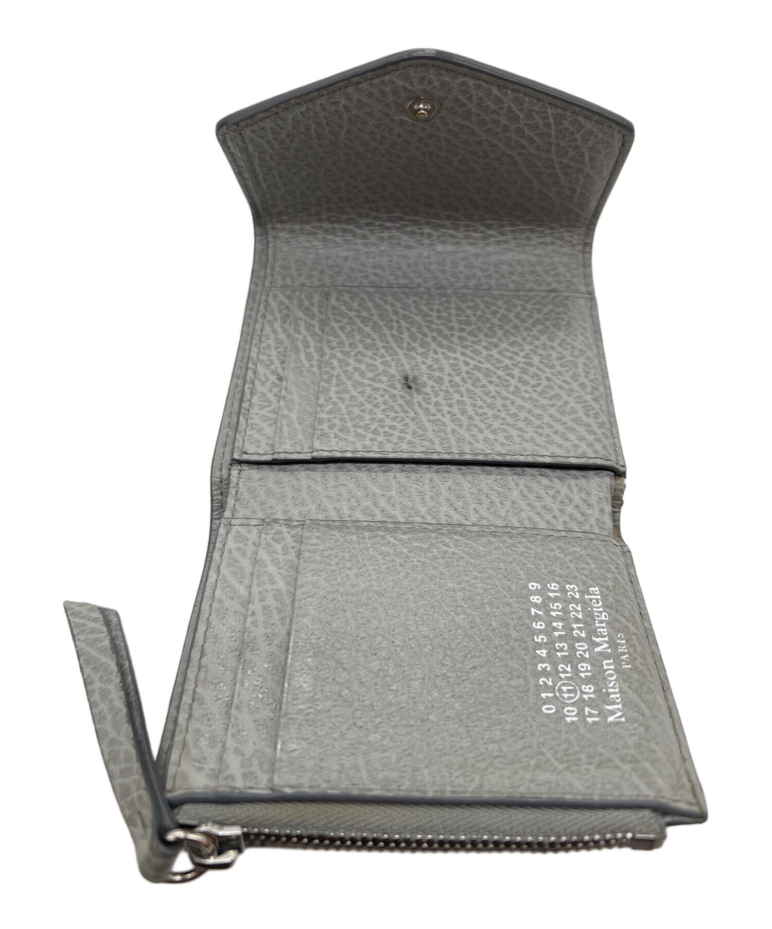 新品未使用品　Maison Margiela 三つ折り財布 グレー Maison Margiela - 4ステッチ 三つ折り ウォレット <カイユー